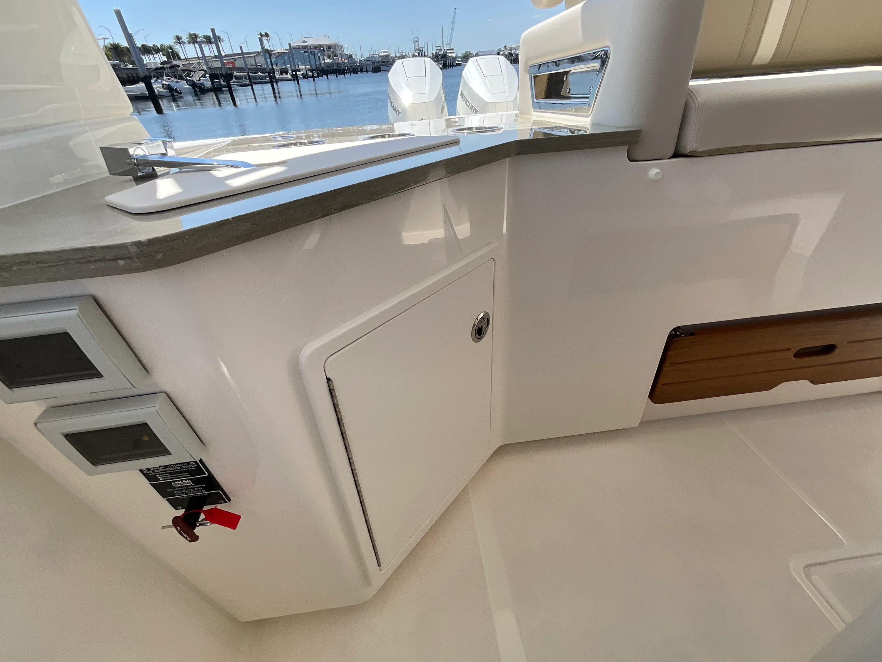 2026 Boston Whaler 350 Realm Image Thumbnail #12