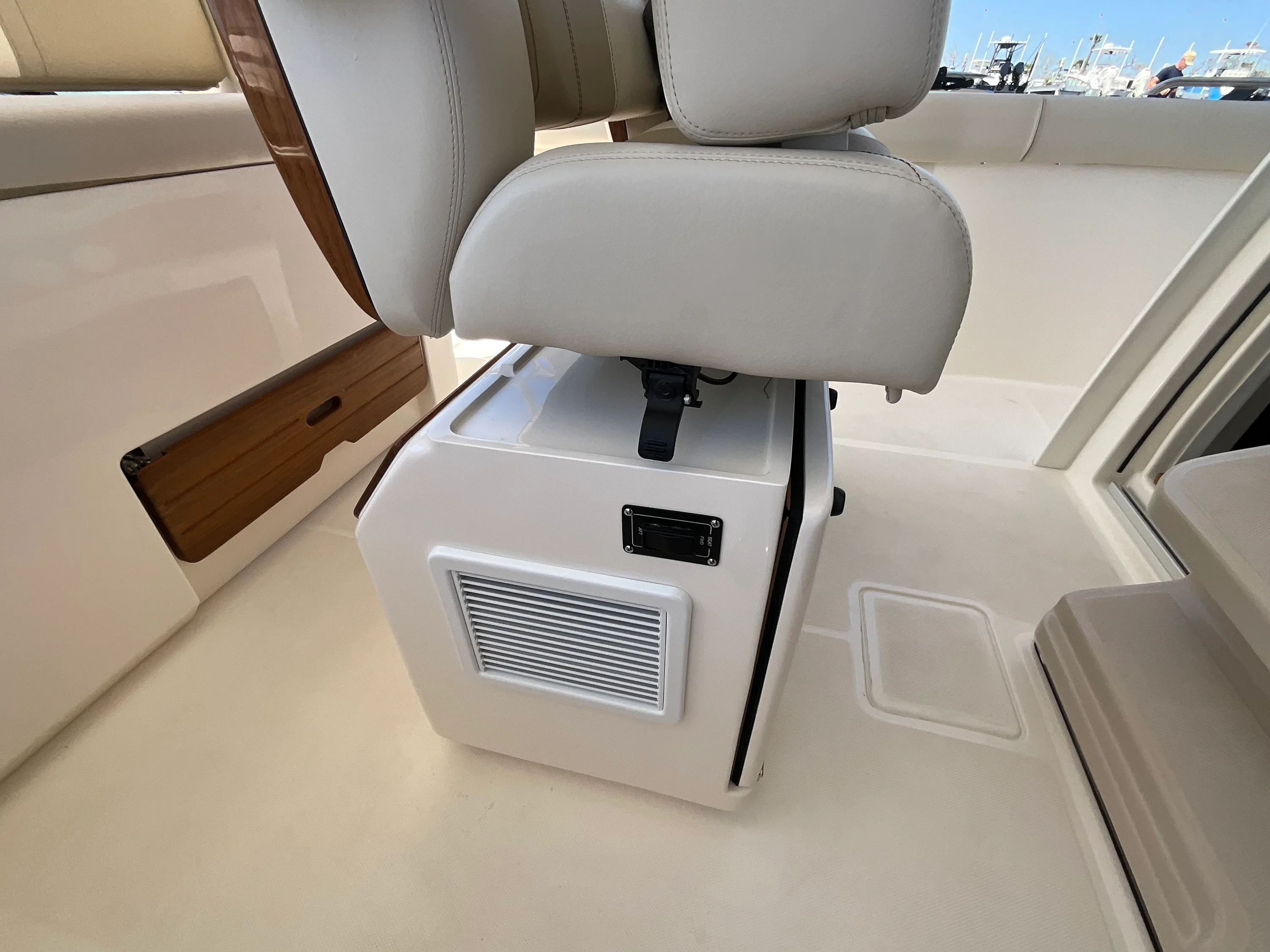2026 Boston Whaler 350 Realm Image Thumbnail #14