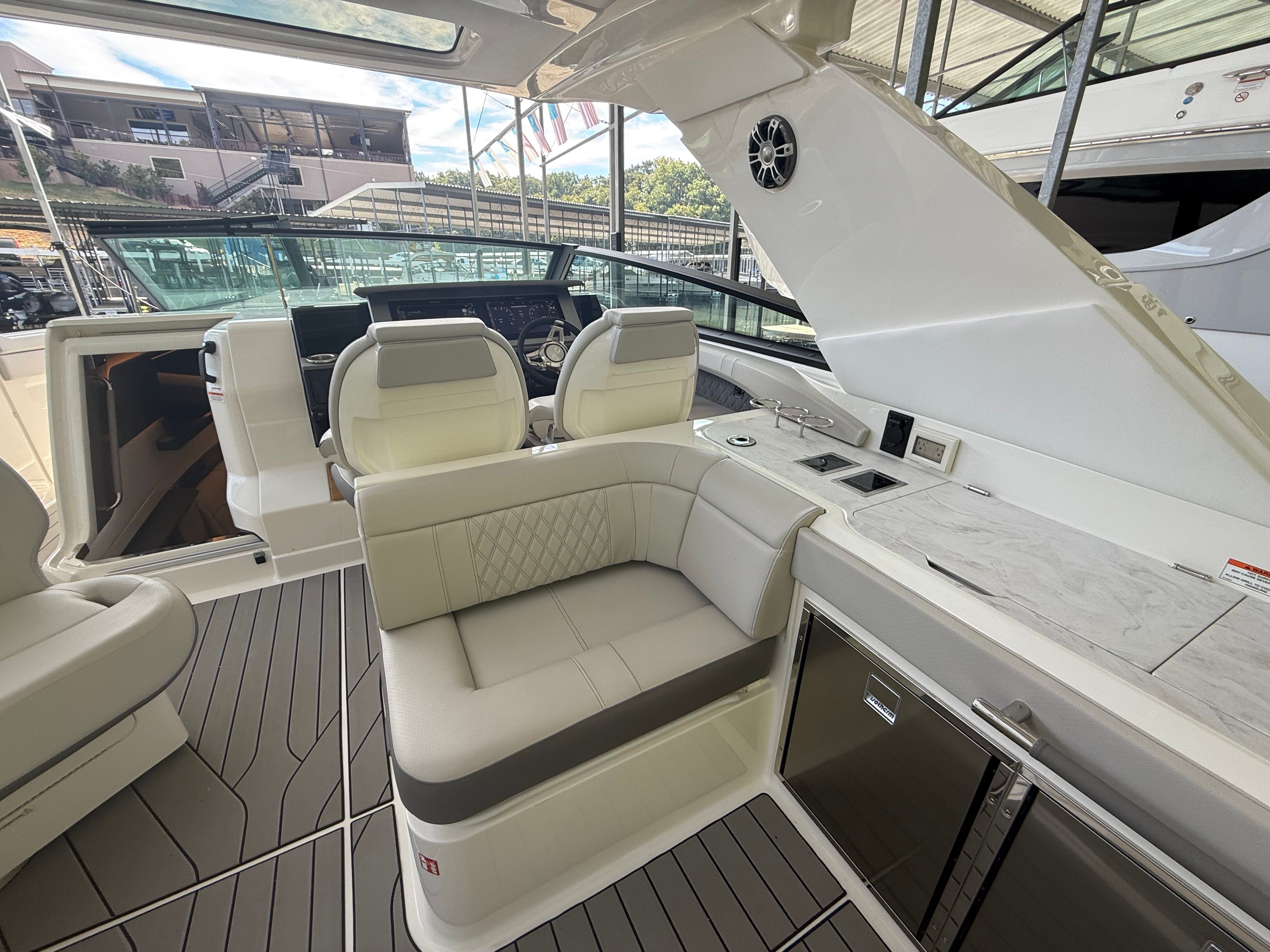 2026 Sea Ray SLX 400 Image Thumbnail #10