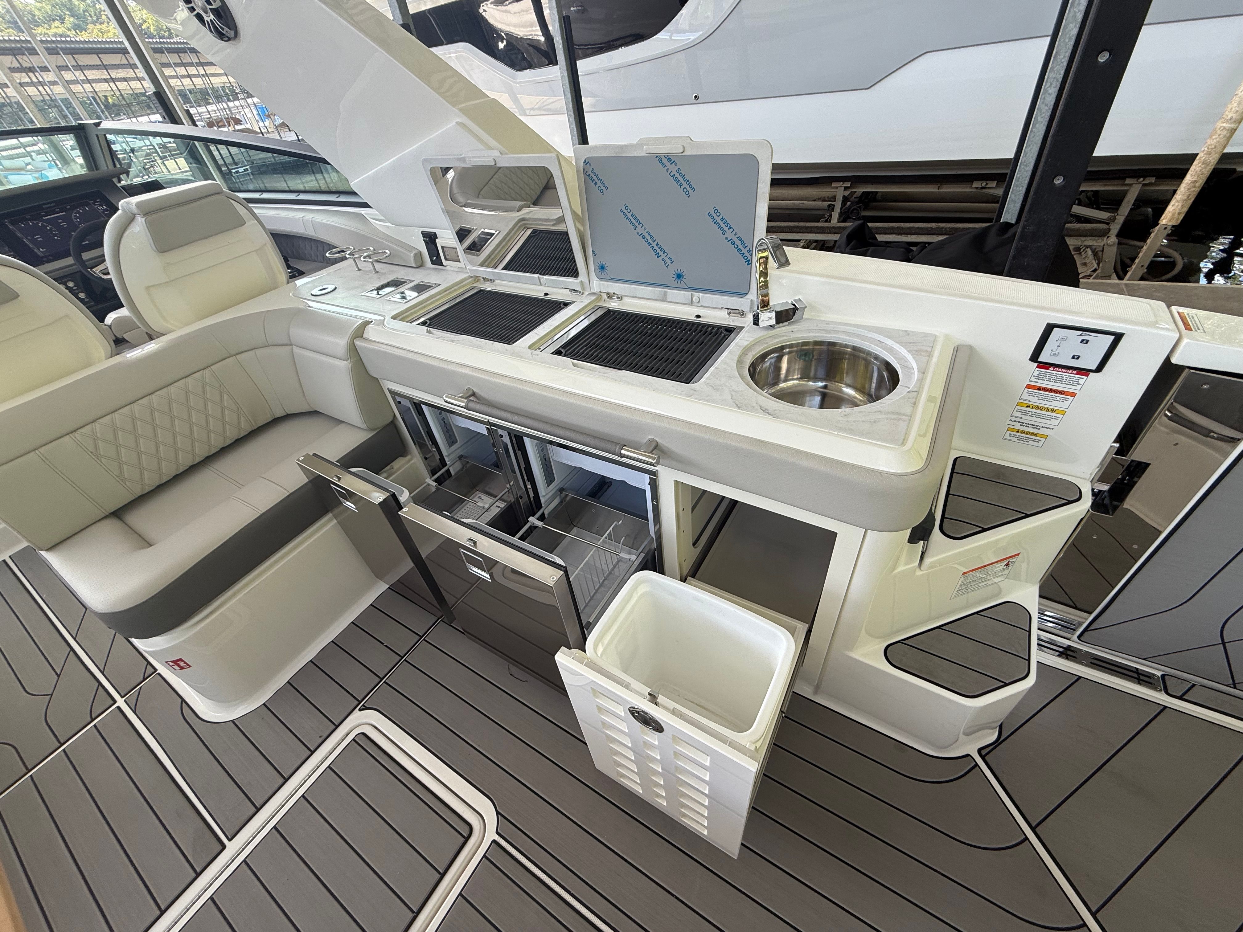 2026 Sea Ray SLX 400 Image Thumbnail #12