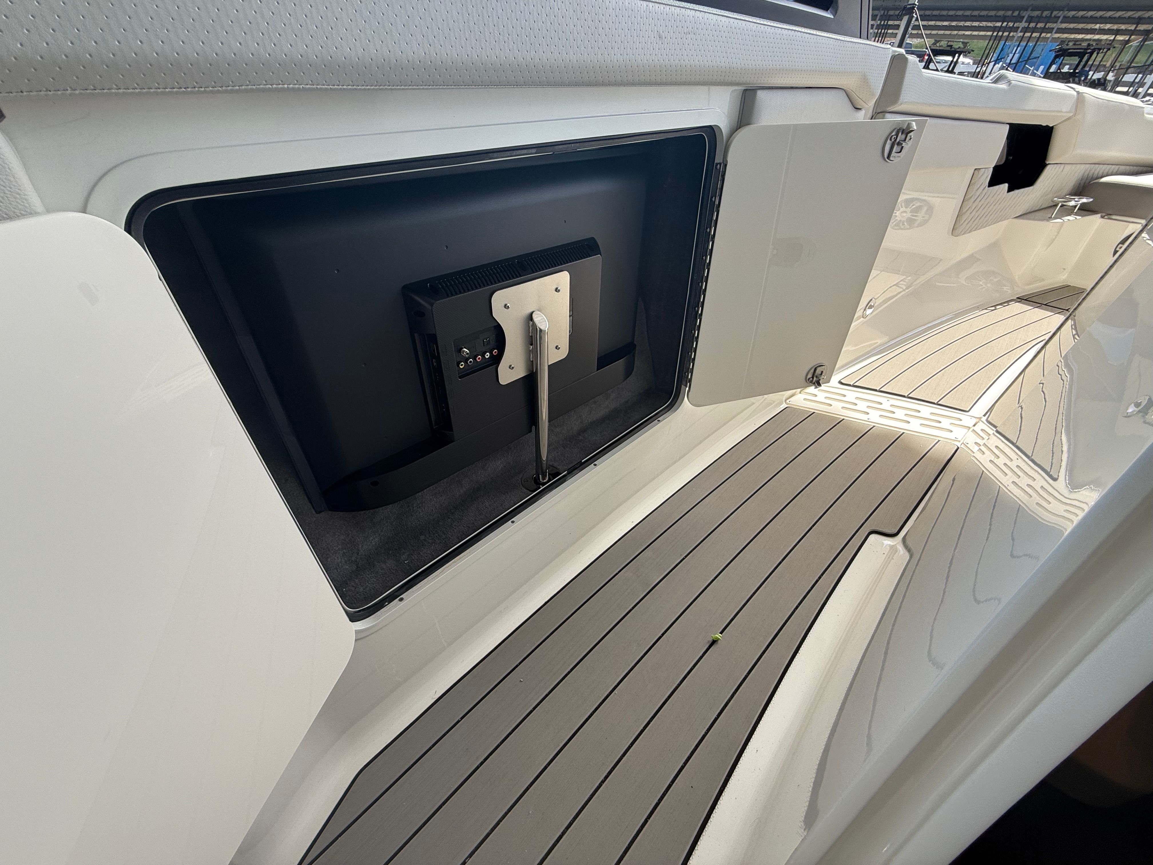 2026 Sea Ray SLX 400 Image Thumbnail #18