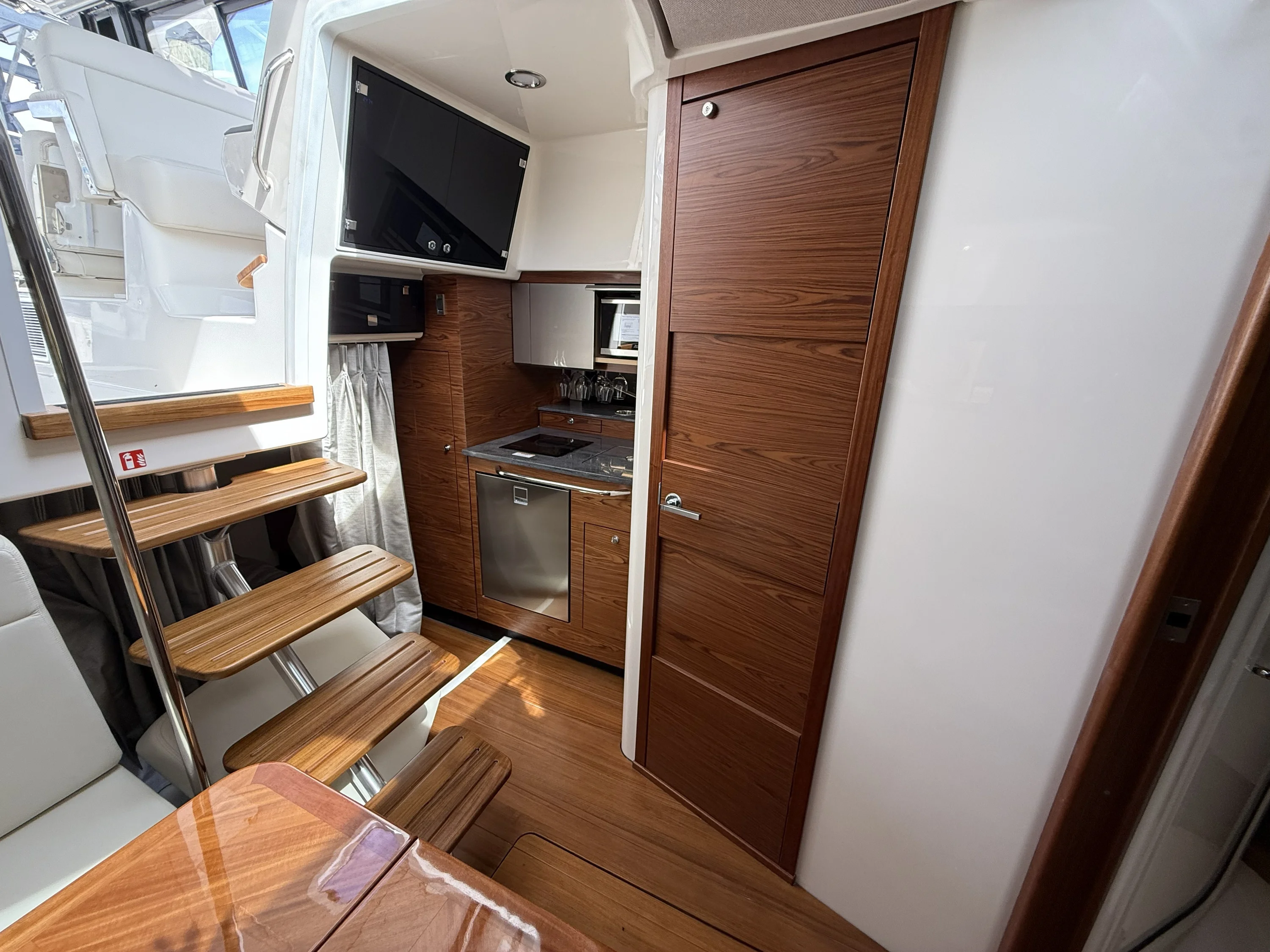 2026 Boston Whaler 405 Conquest Image Thumbnail #8