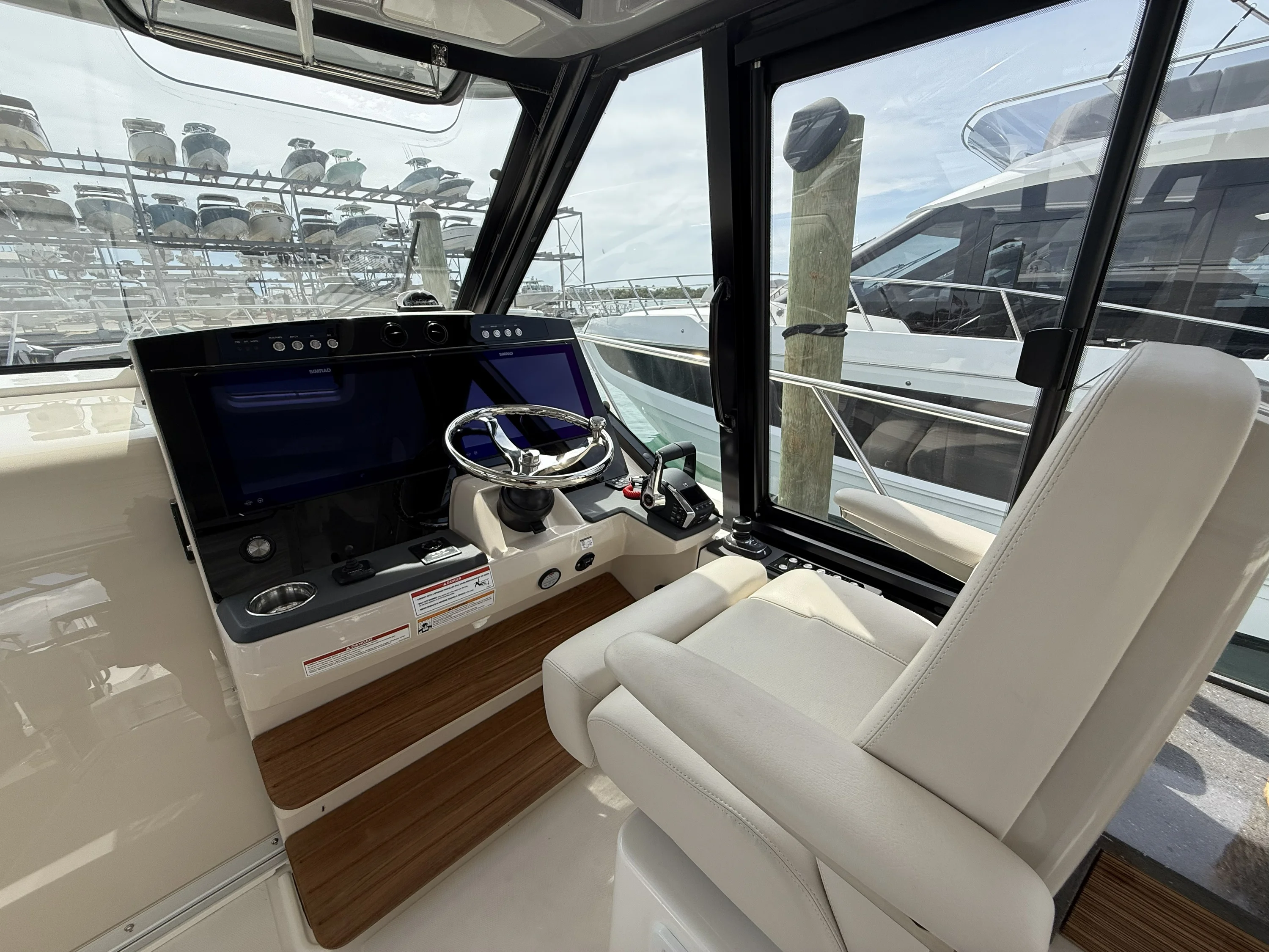 2026 Boston Whaler 405 Conquest Image Thumbnail #3