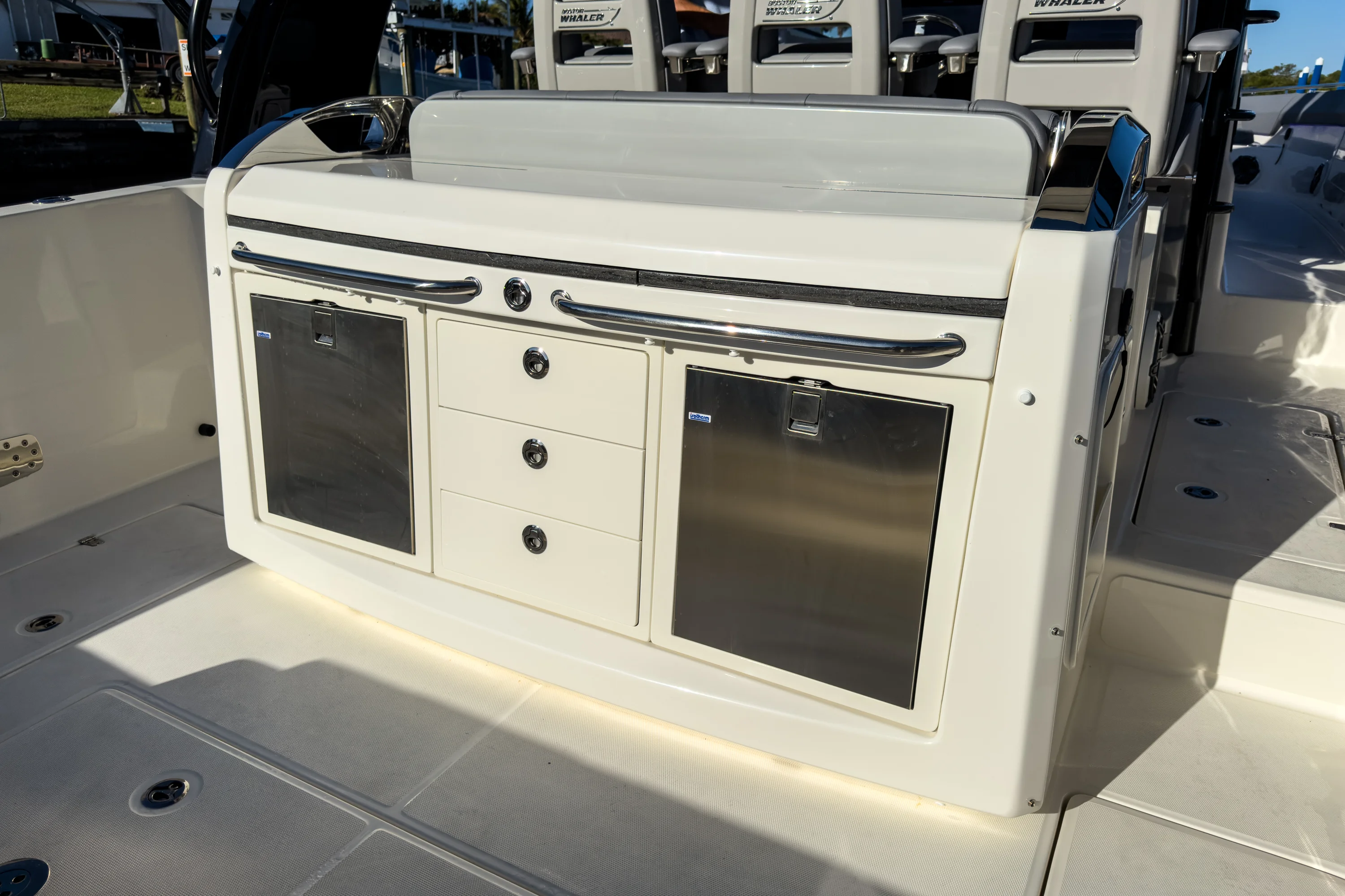 2026 Boston Whaler 420 Outrage Image Thumbnail #7