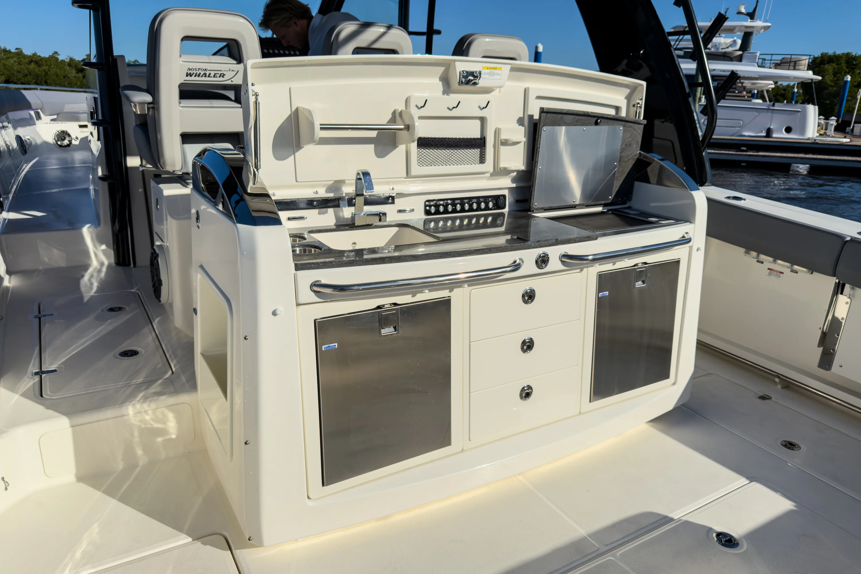 2026 Boston Whaler 420 Outrage Image Thumbnail #8