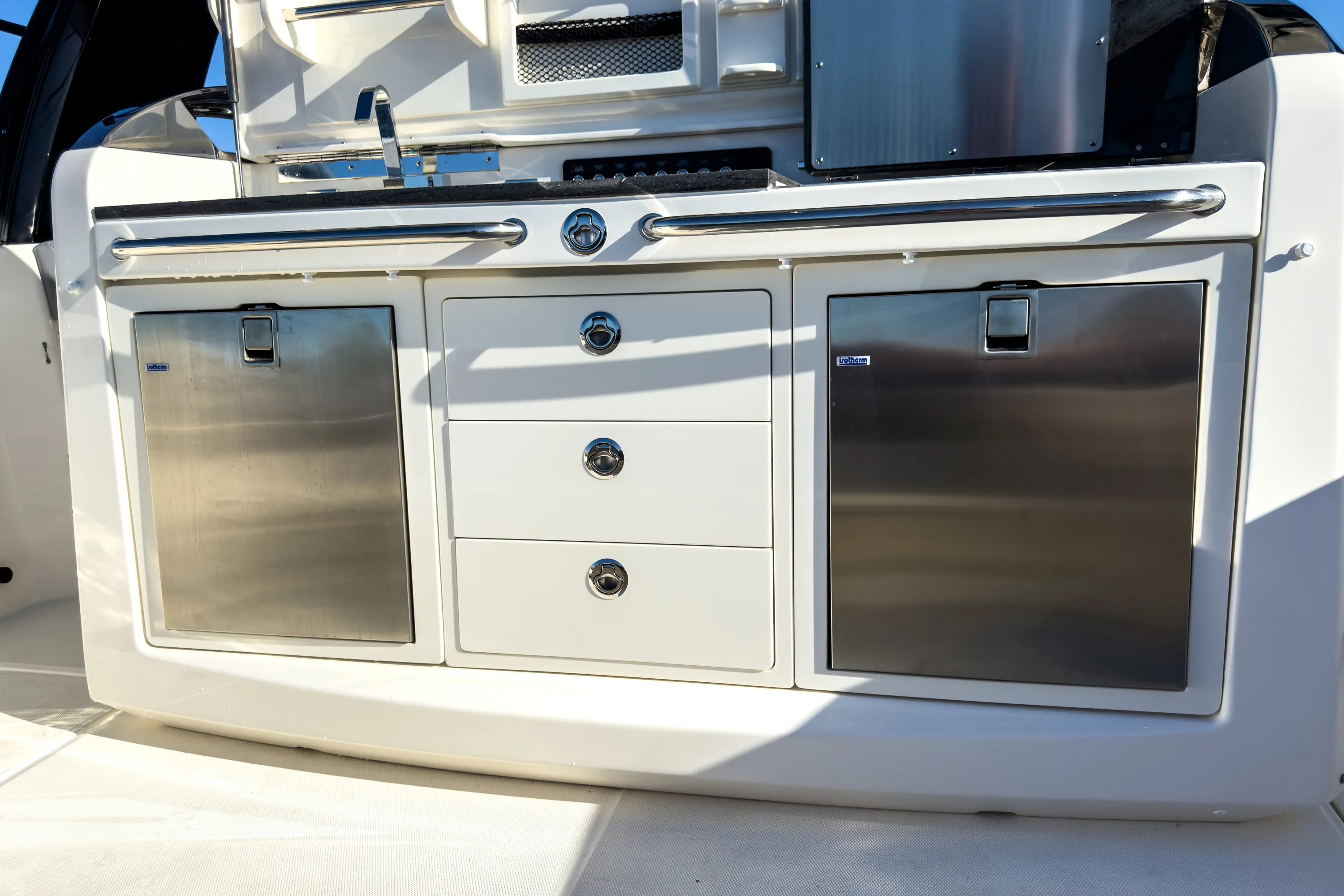 2026 Boston Whaler 420 Outrage Image Thumbnail #11