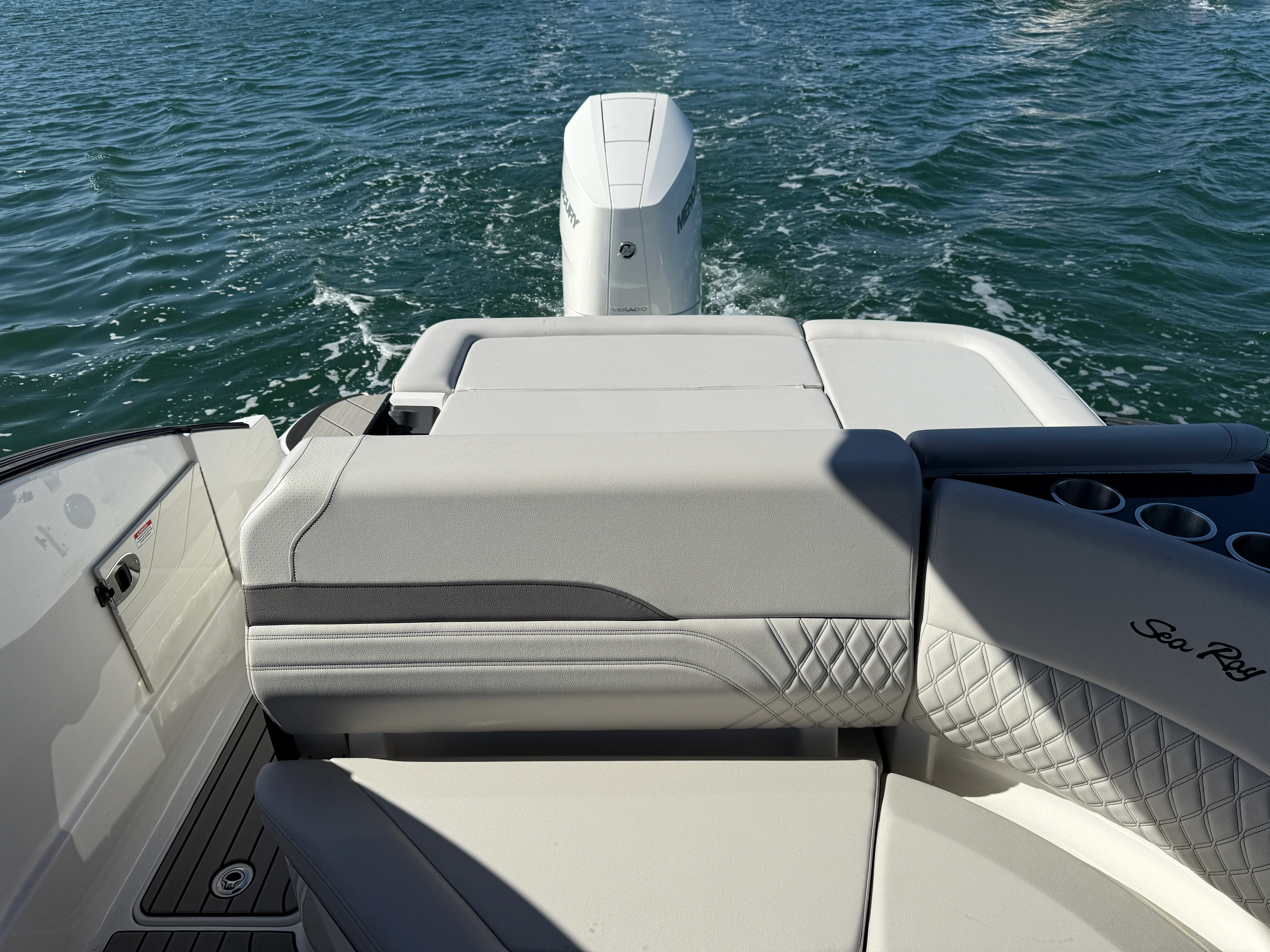 2026 Sea Ray SLX 260 Outboard Image Thumbnail #7