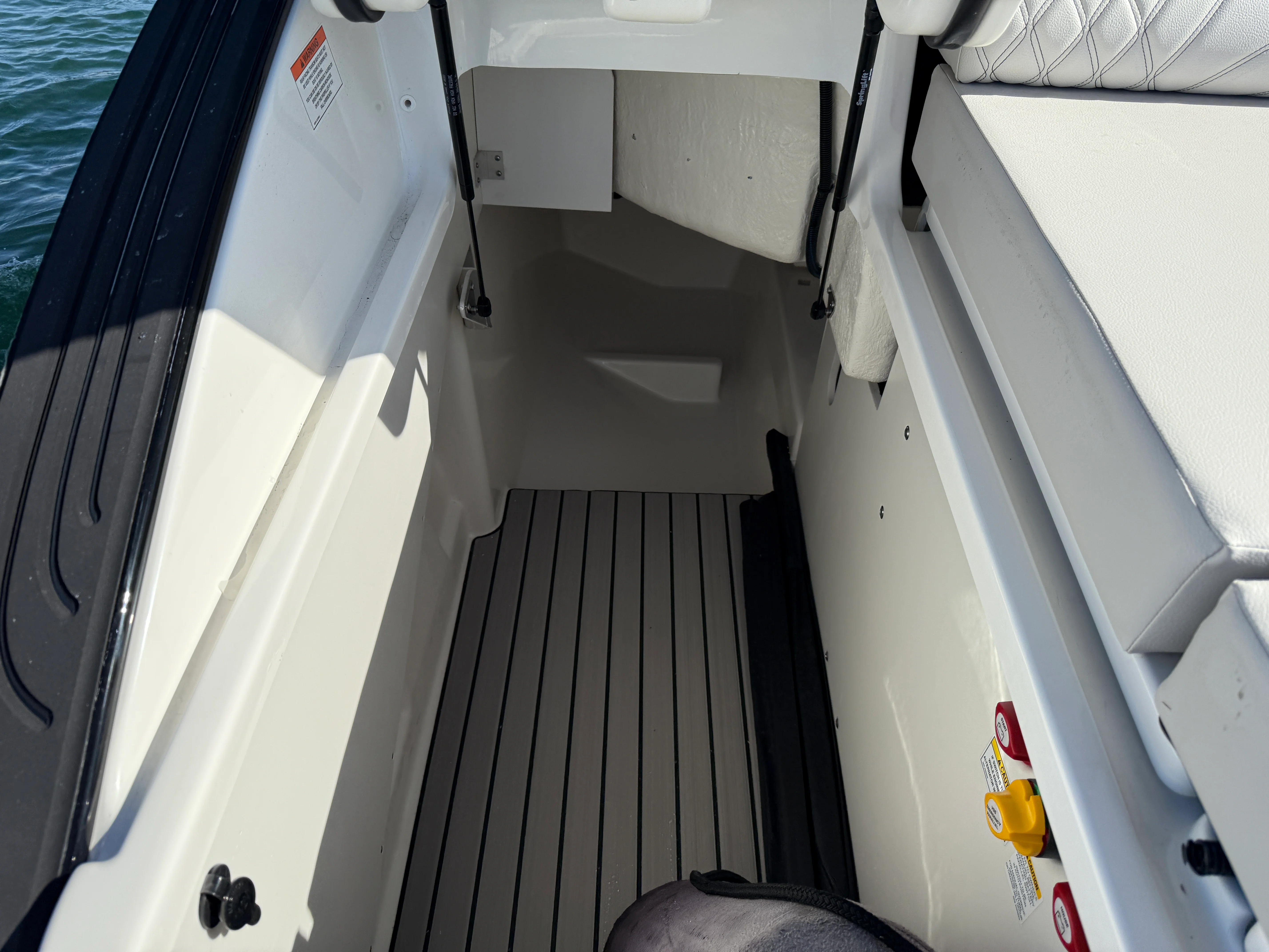 2026 Sea Ray SLX 260 Outboard Image Thumbnail #5