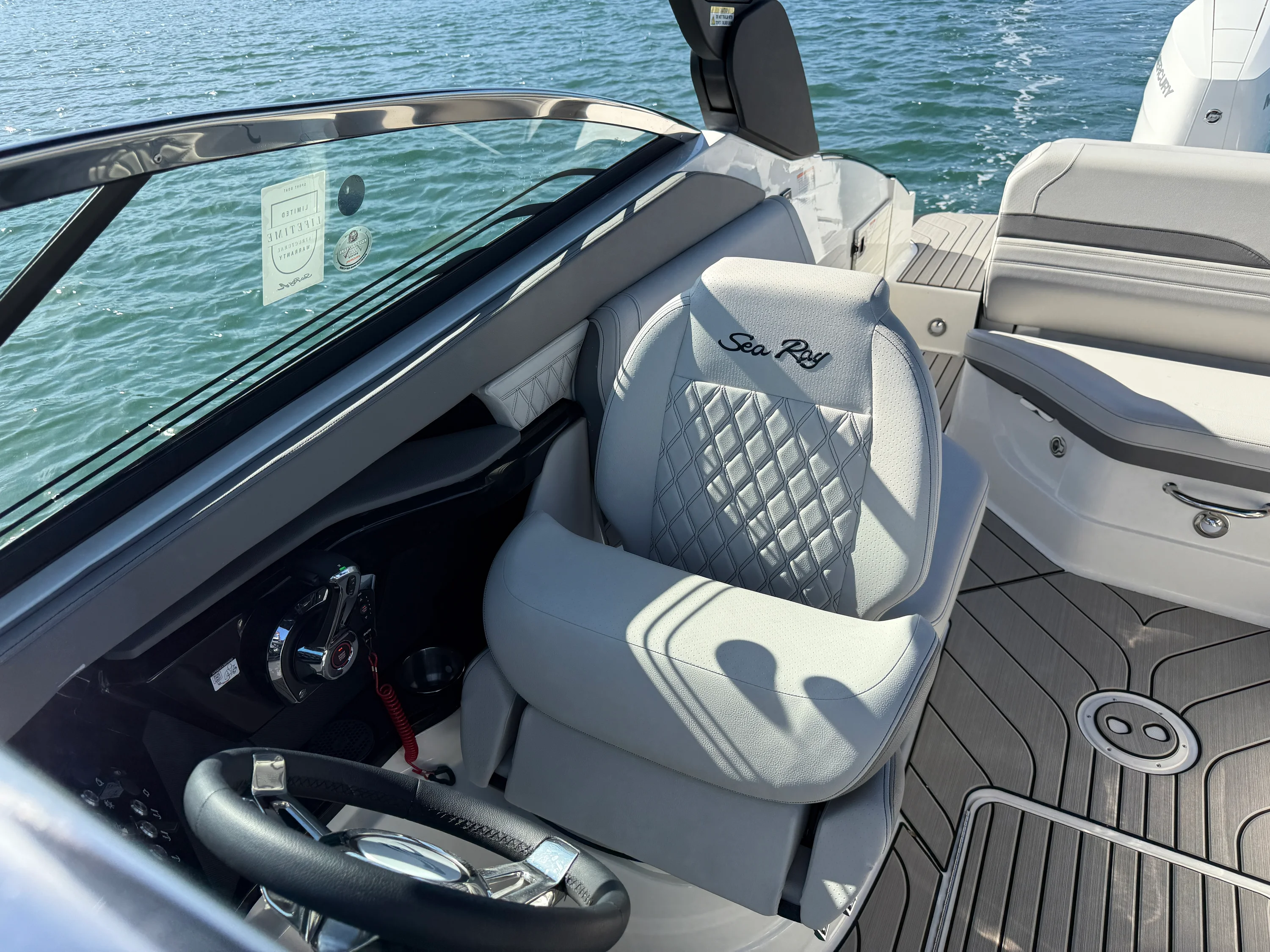 2026 Sea Ray SLX 260 Outboard Image Thumbnail #13