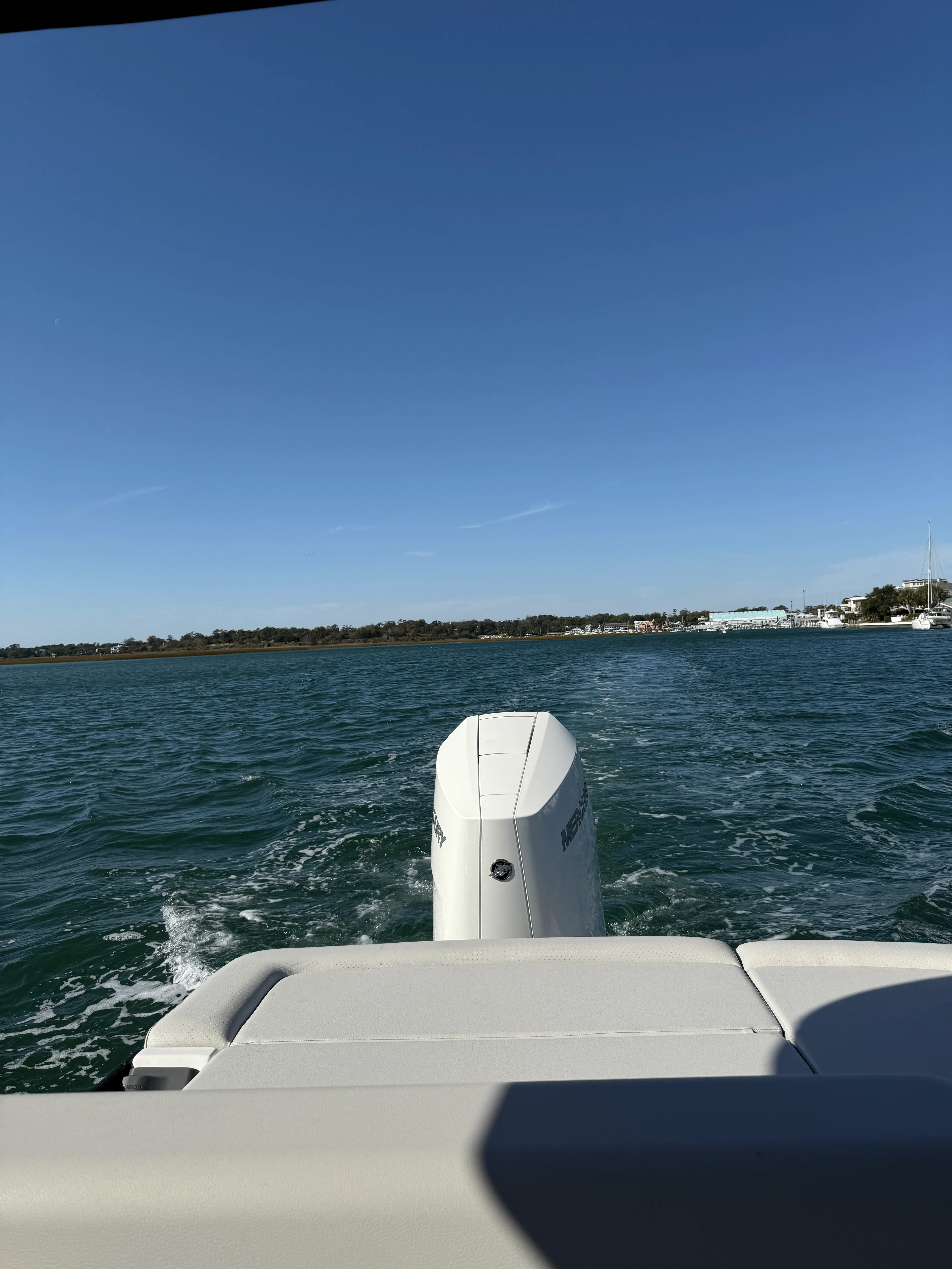 2026 Sea Ray SLX 260 Outboard Image Thumbnail #3