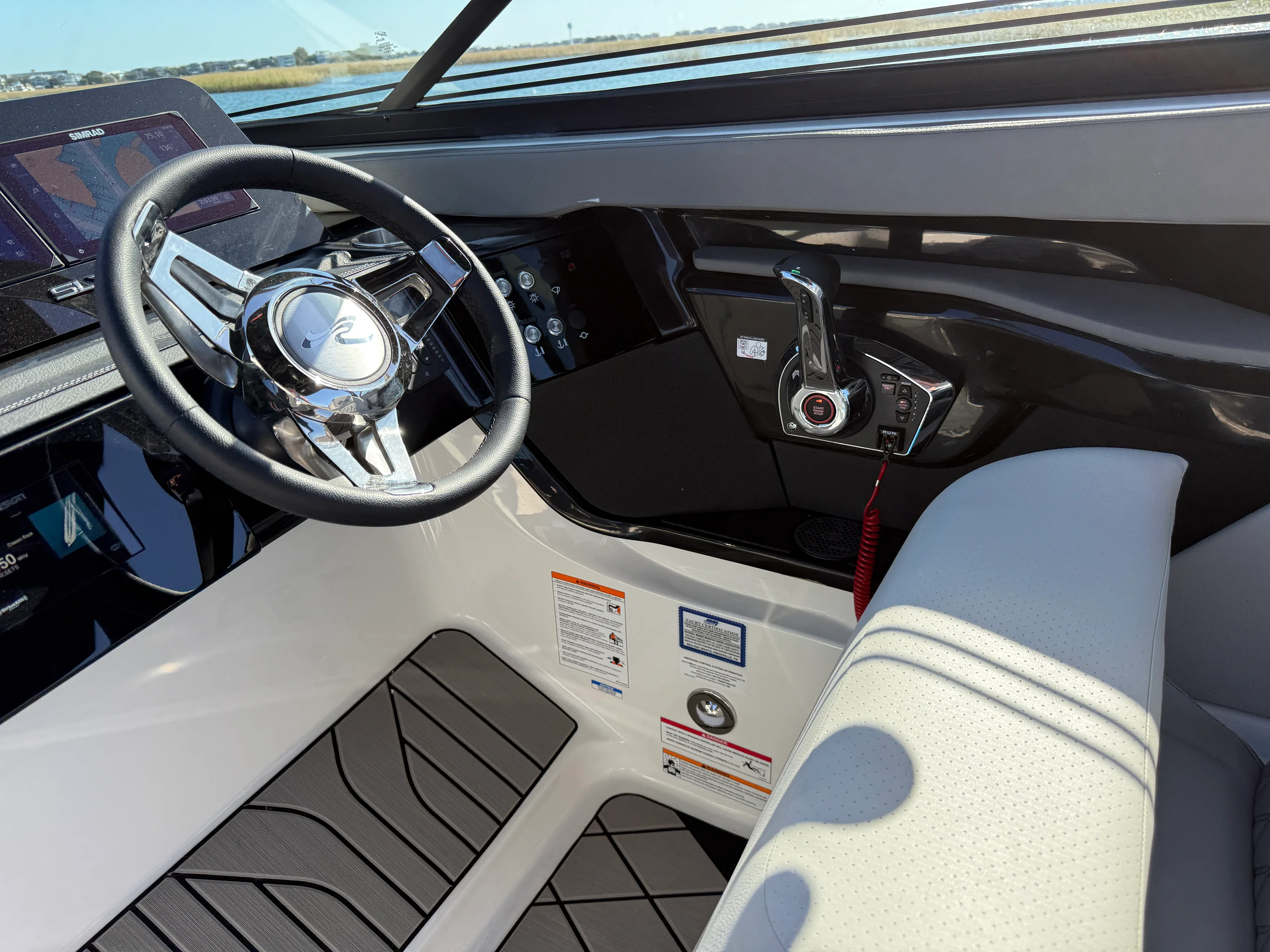 2026 Sea Ray SLX 260 Outboard Image Thumbnail #12