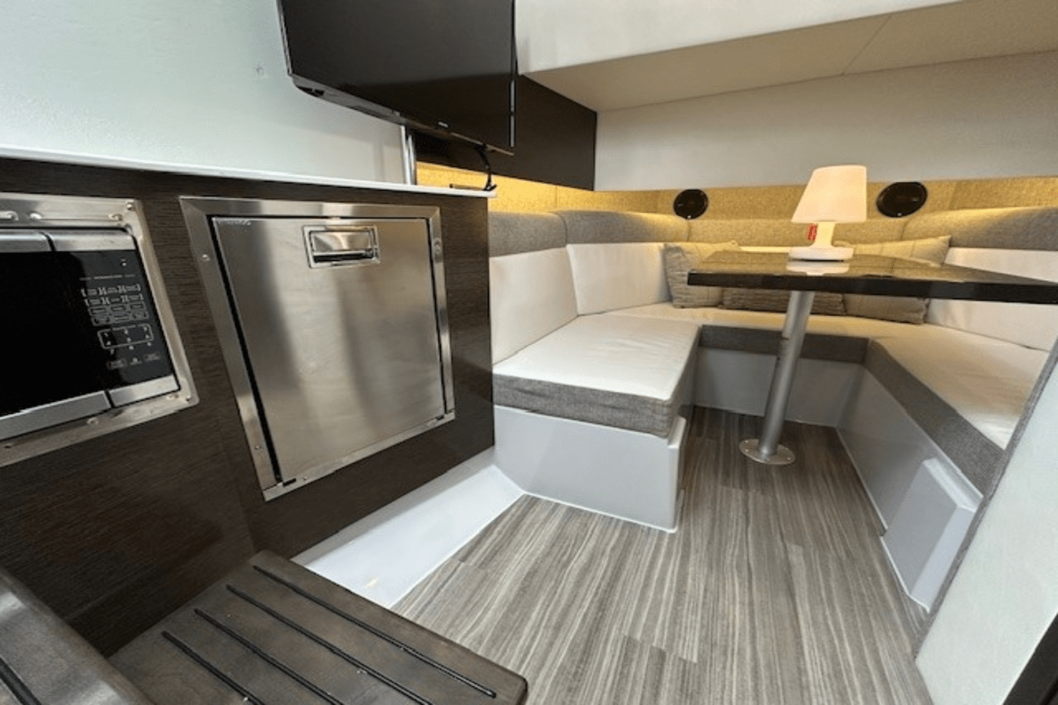 2020 Cruisers Yachts 38 GLS Image Thumbnail #9