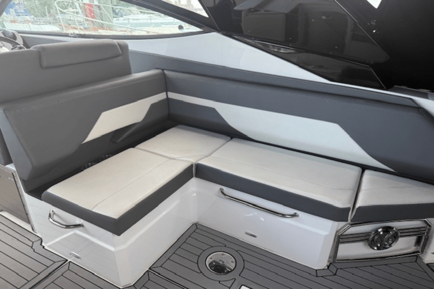 2020 Cruisers Yachts 38 GLS Image Thumbnail #5