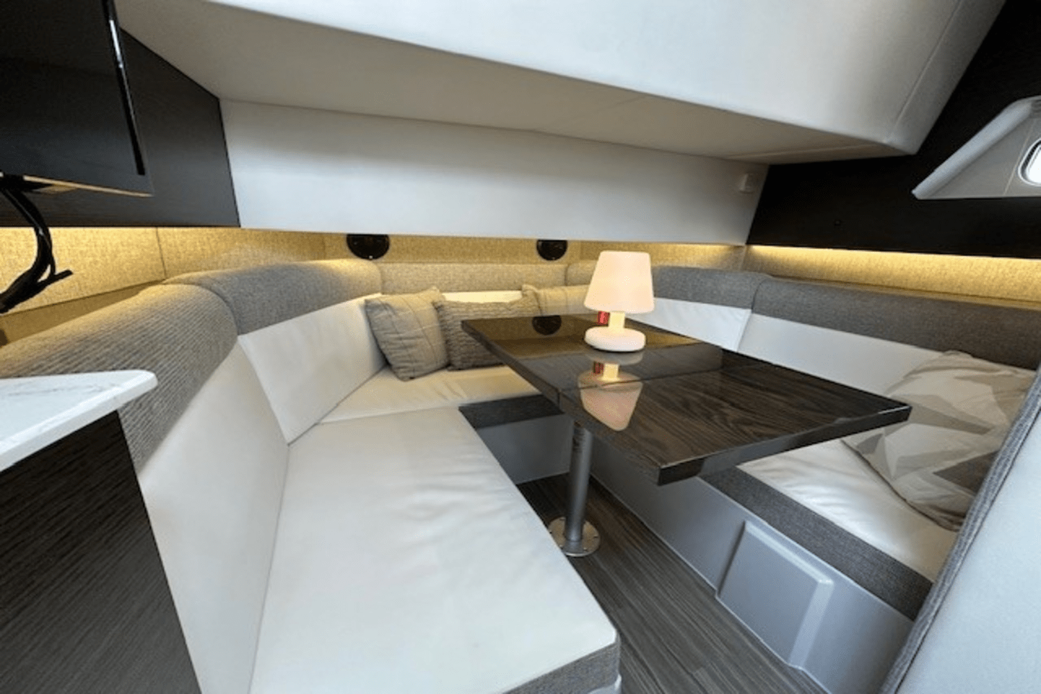 2020 Cruisers Yachts 38 GLS Image Thumbnail #7