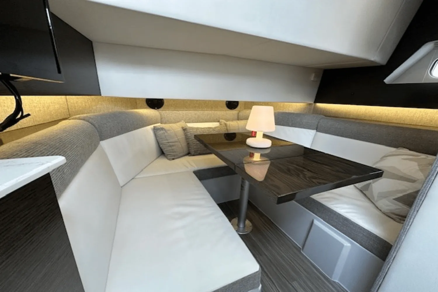 2020 Cruisers Yachts 38 GLS Image Thumbnail #7