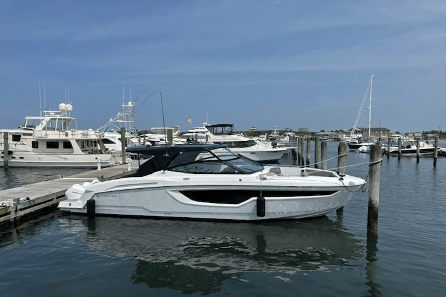 2020 Cruisers Yachts 38 GLS Image Thumbnail #1