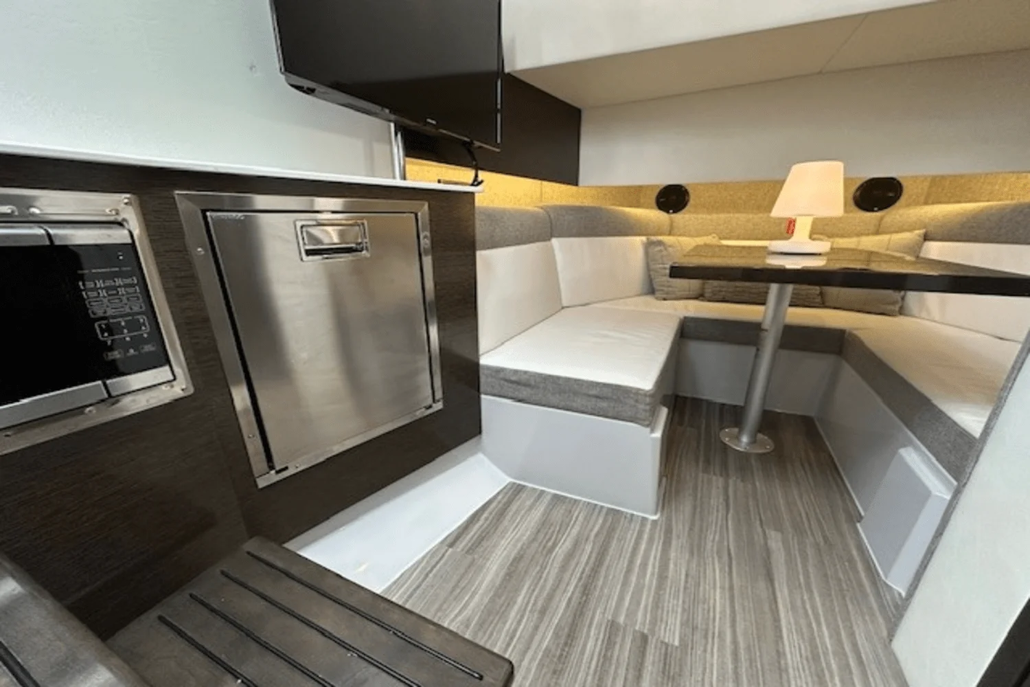 2020 Cruisers Yachts 38 GLS Image Thumbnail #11