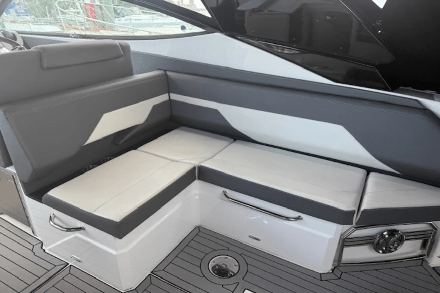 2020 Cruisers Yachts 38 GLS Image Thumbnail #5