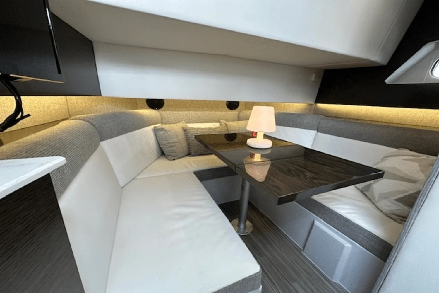 2020 Cruisers Yachts 38 GLS Image Thumbnail #9