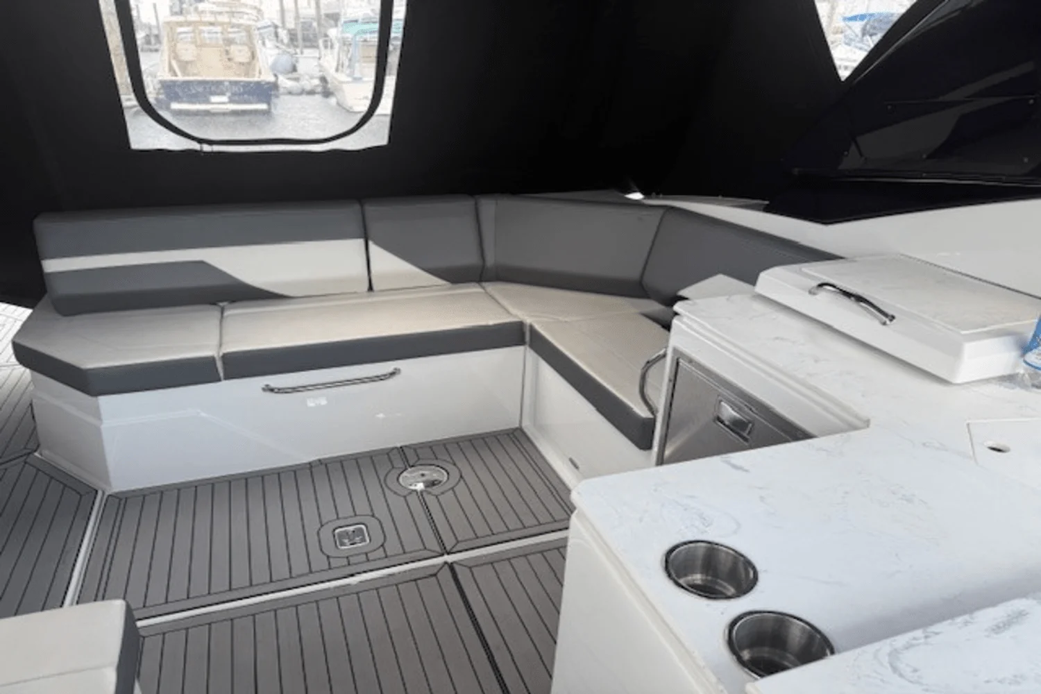 2020 Cruisers Yachts 38 GLS Image Thumbnail #4