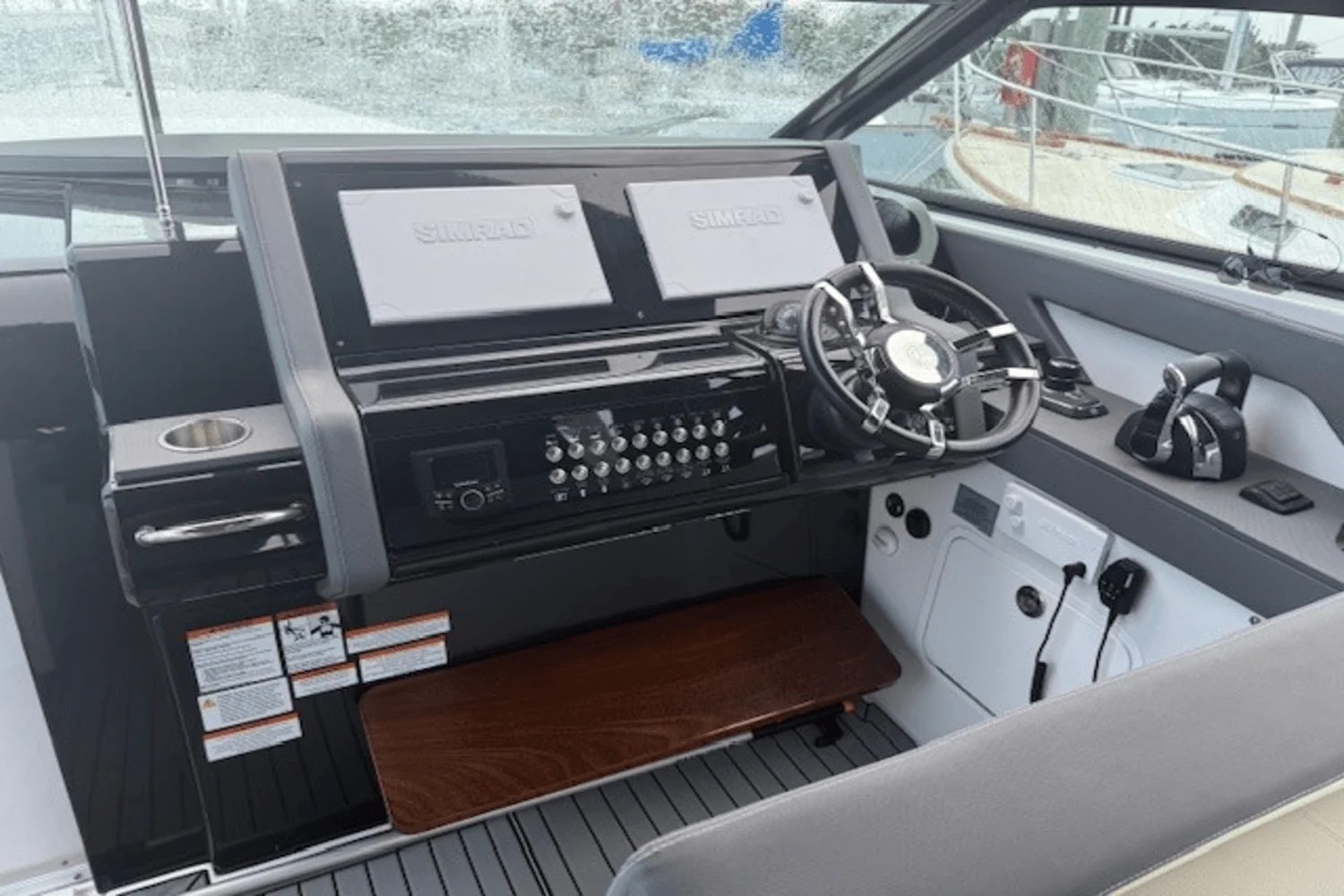 2020 Cruisers Yachts 38 GLS Image Thumbnail #13