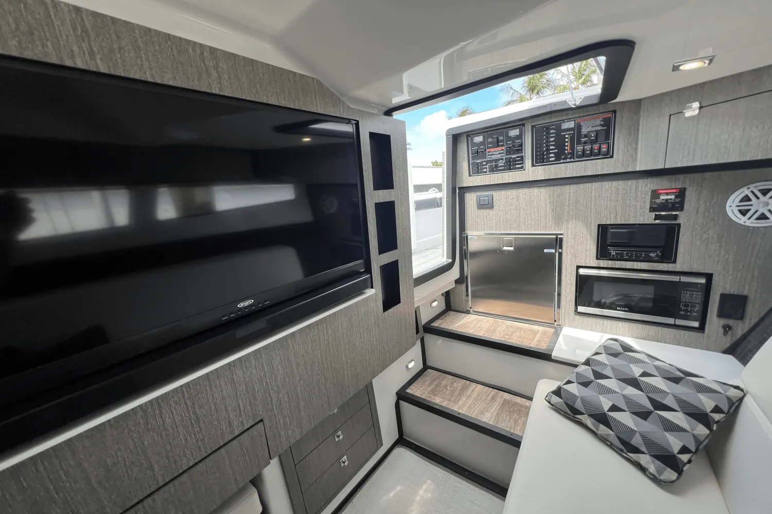 2022 Monterey 385 SS Image Thumbnail #20