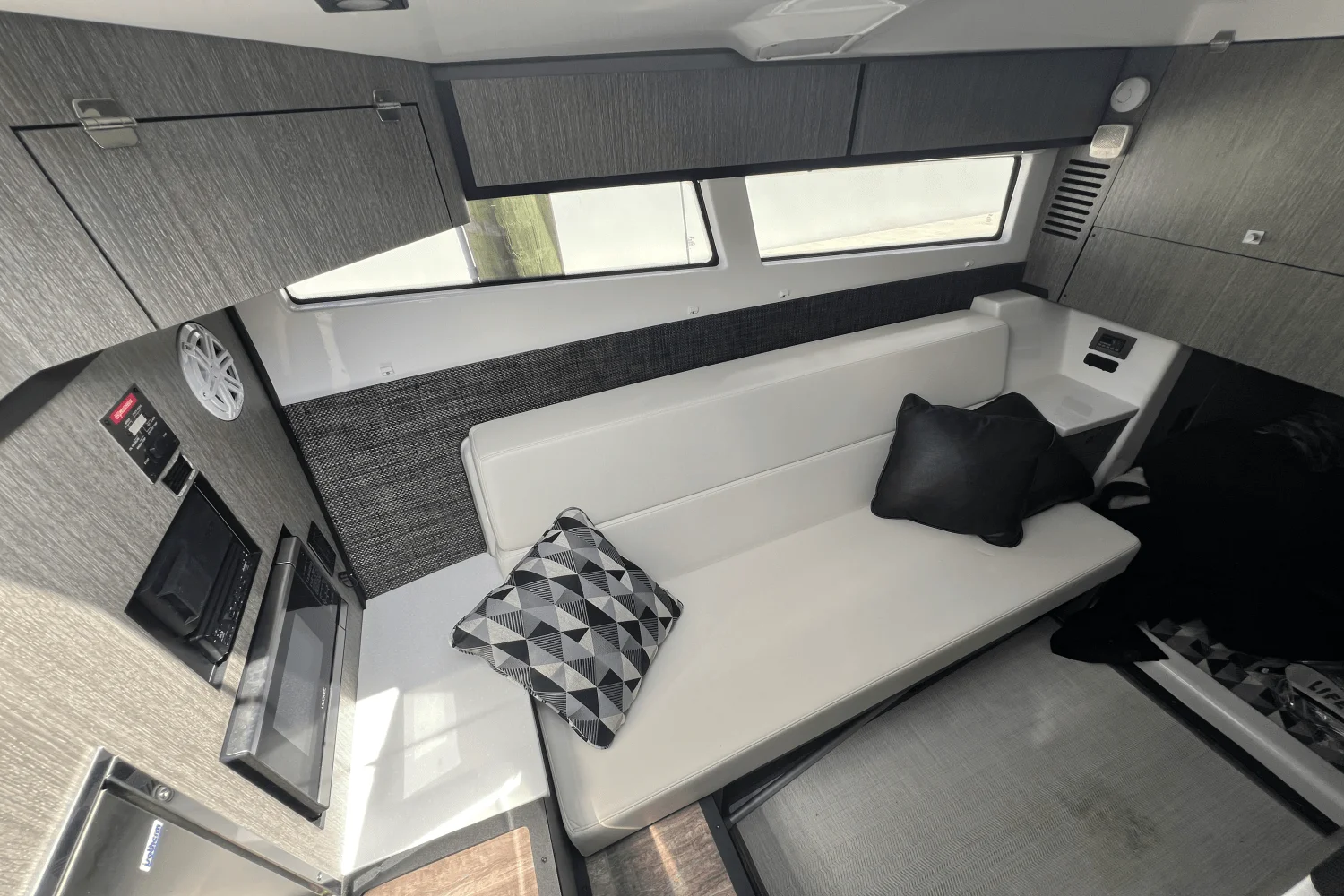 2022 Monterey 385 SUPER SPORT Image Thumbnail #17