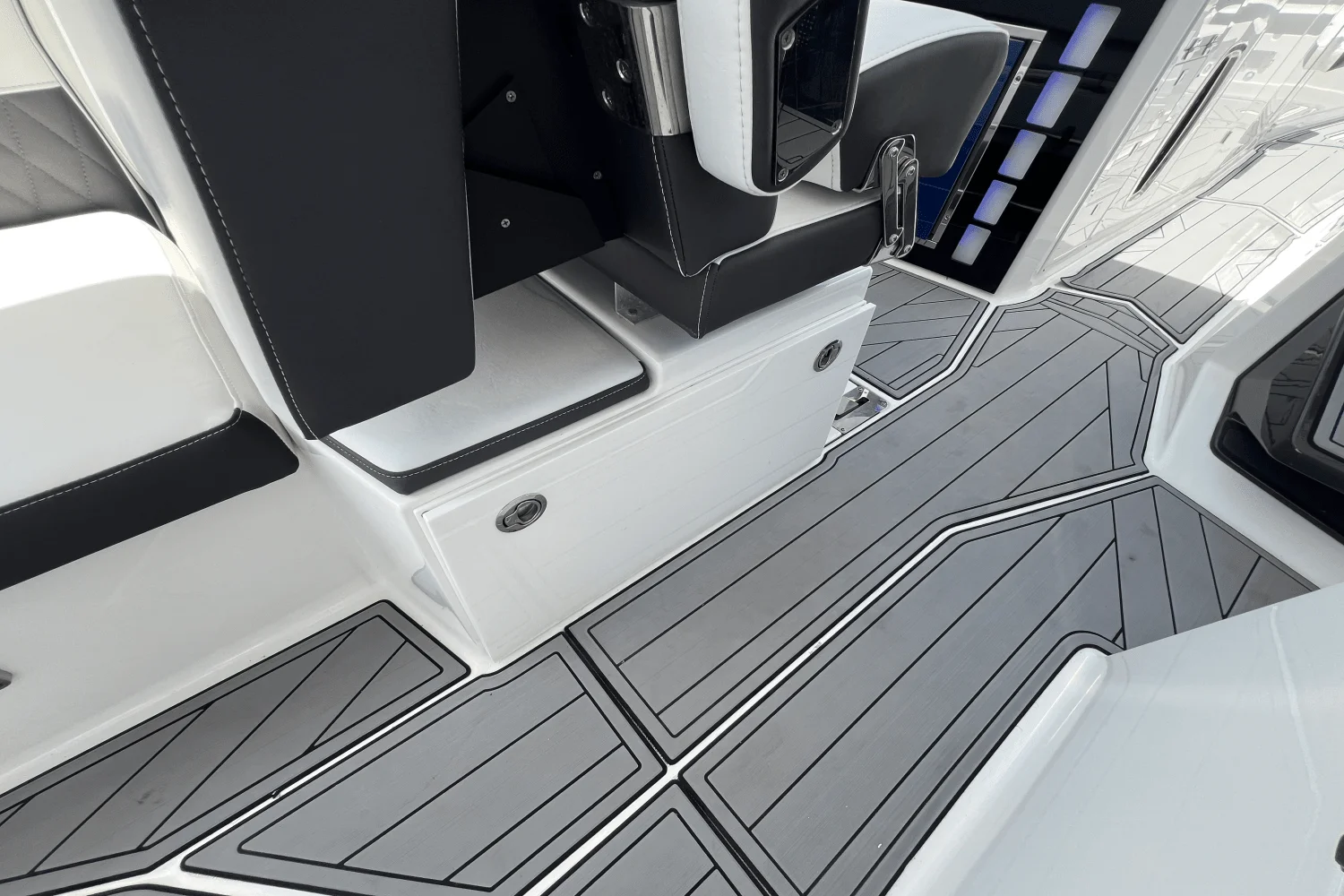 2022 Monterey 385 SUPER SPORT Image Thumbnail #61