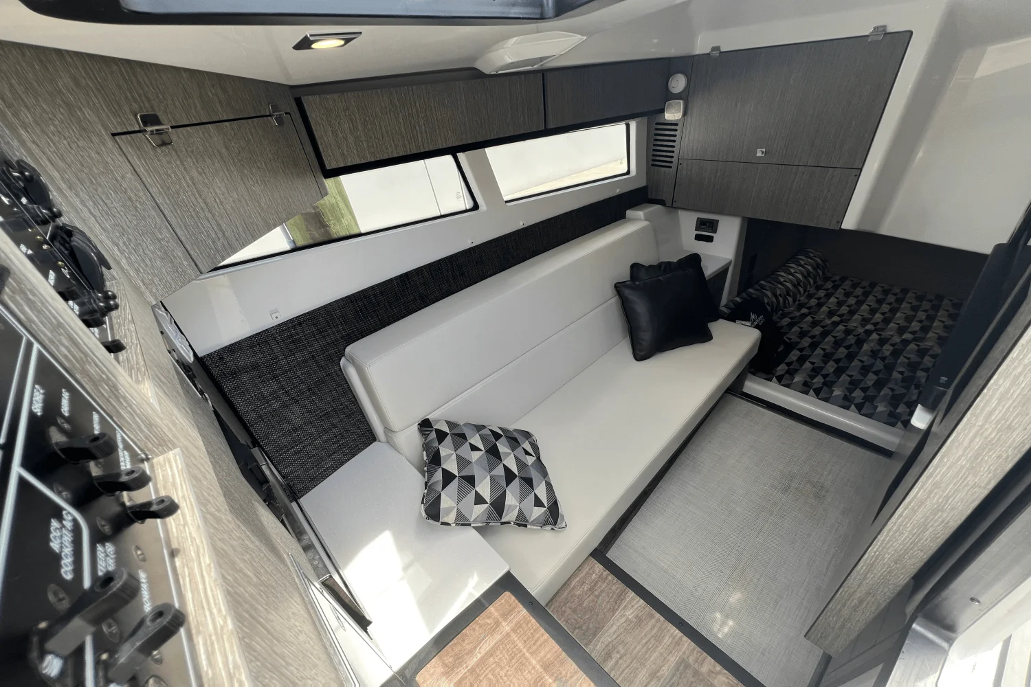 2022 Monterey 385 SUPER SPORT Image Thumbnail #15