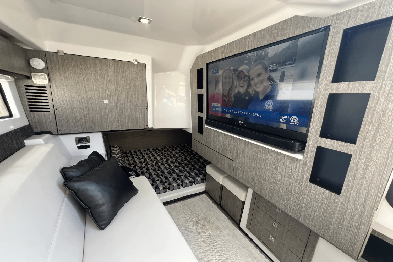 2022 Monterey 385 SUPER SPORT Image Thumbnail #21