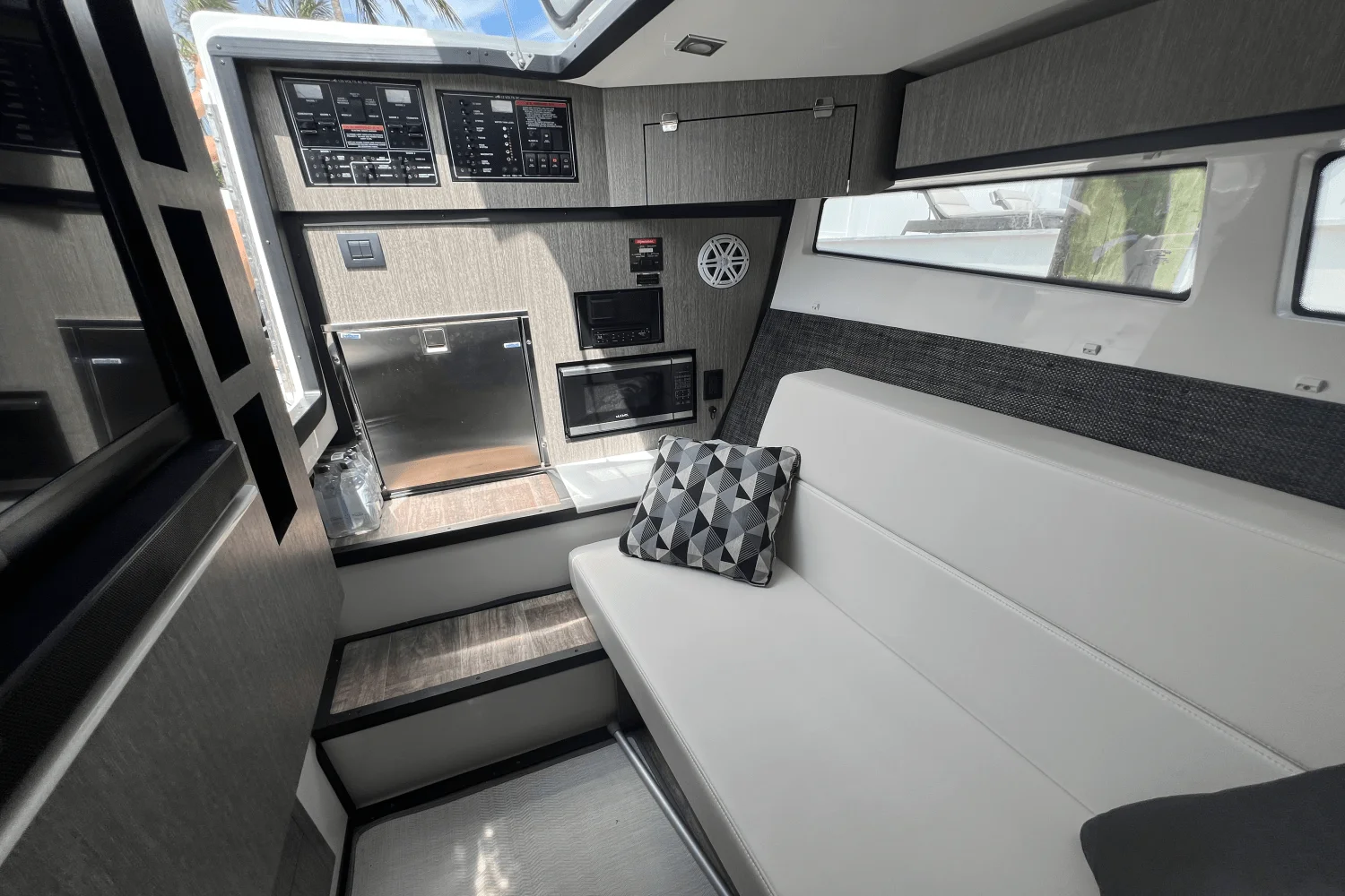 2022 Monterey 385 SUPER SPORT Image Thumbnail #16