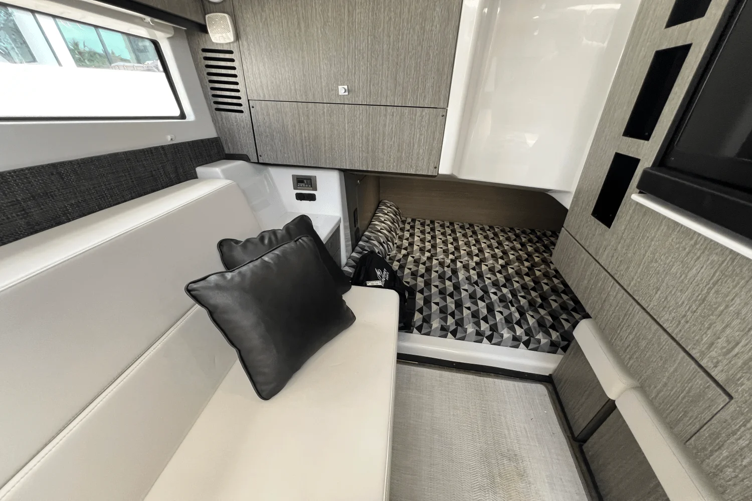 2022 Monterey 385 SUPER SPORT Image Thumbnail #18