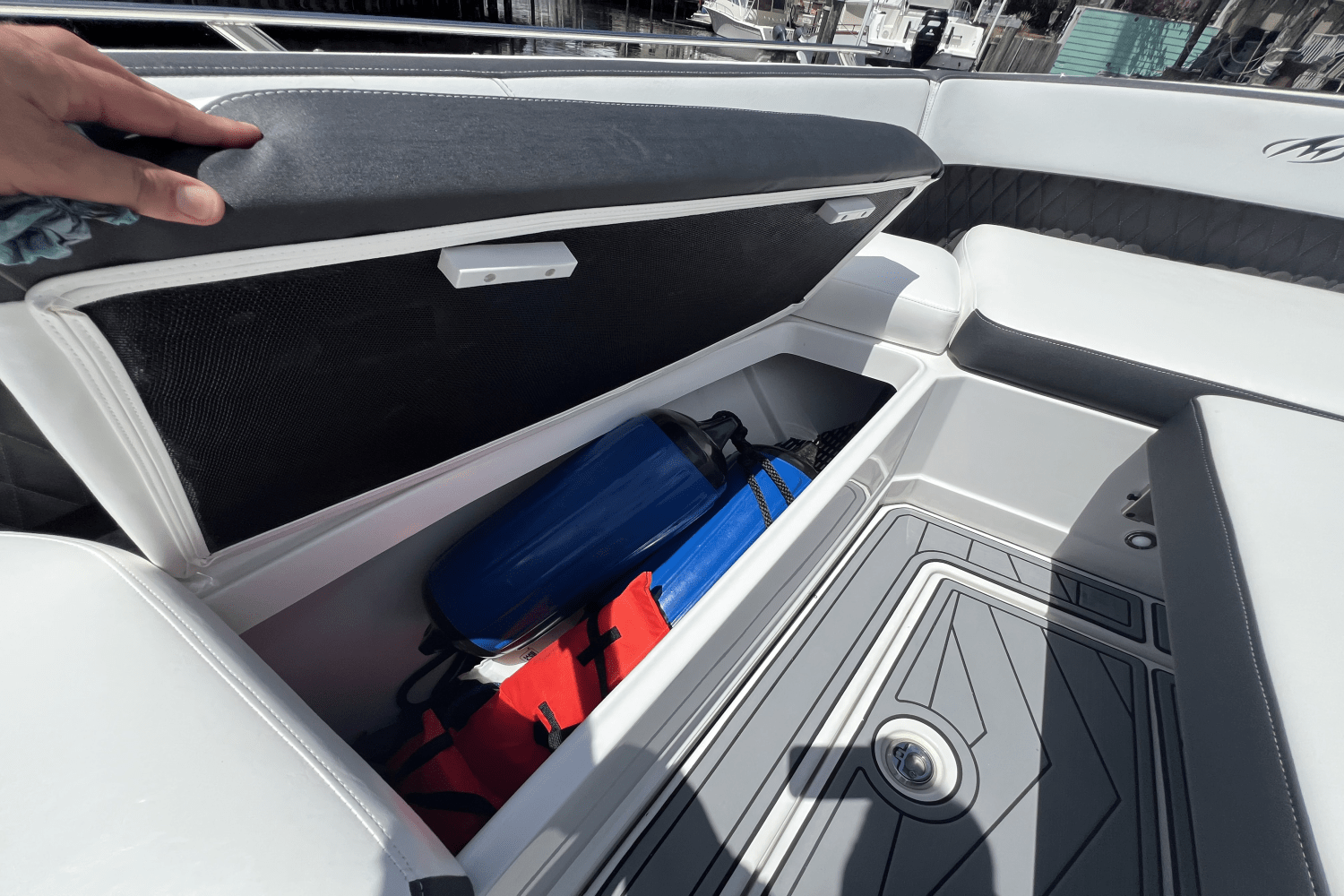 2022 Monterey 385 SS Image Thumbnail #36