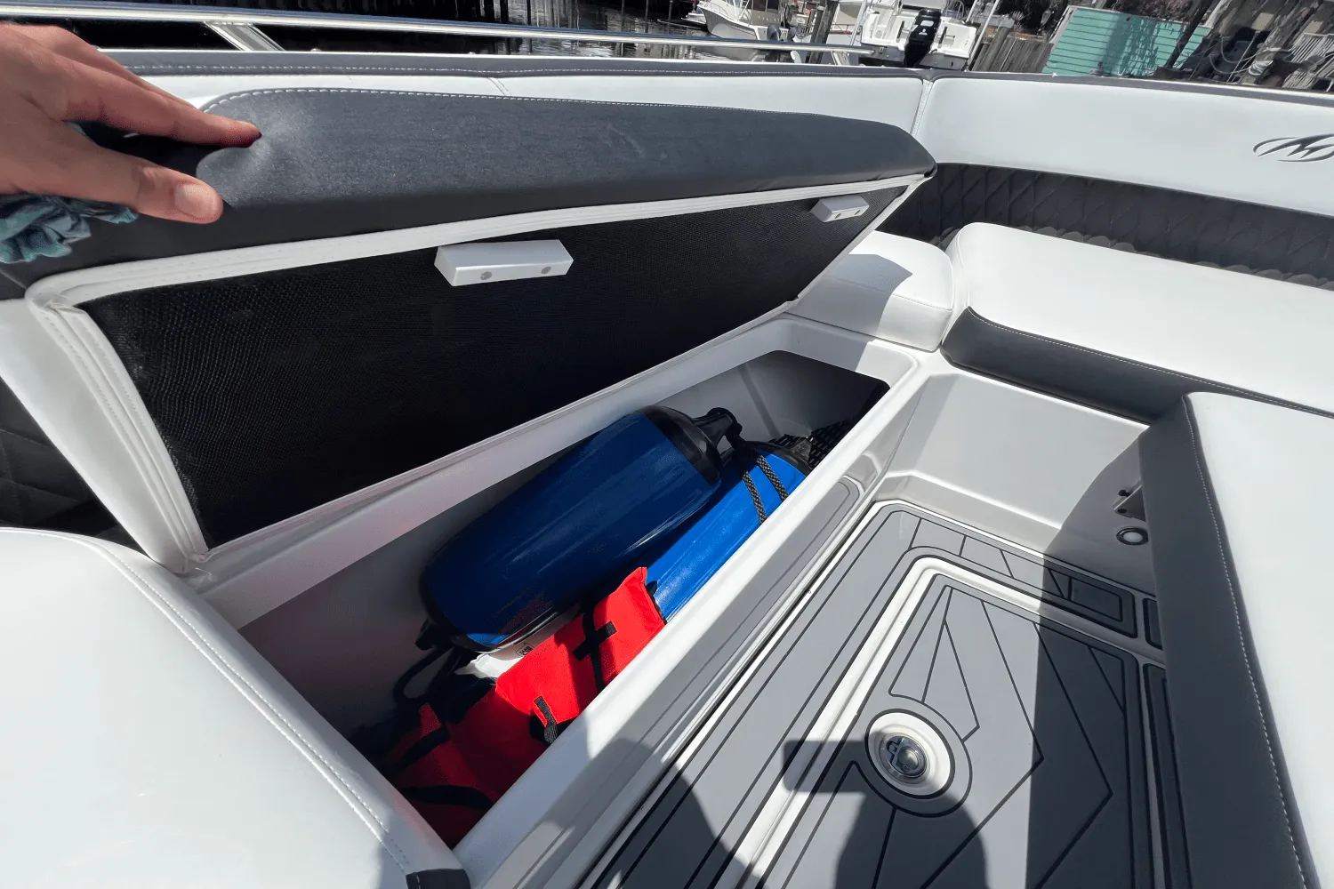 2022 Monterey 385 SS Image Thumbnail #36