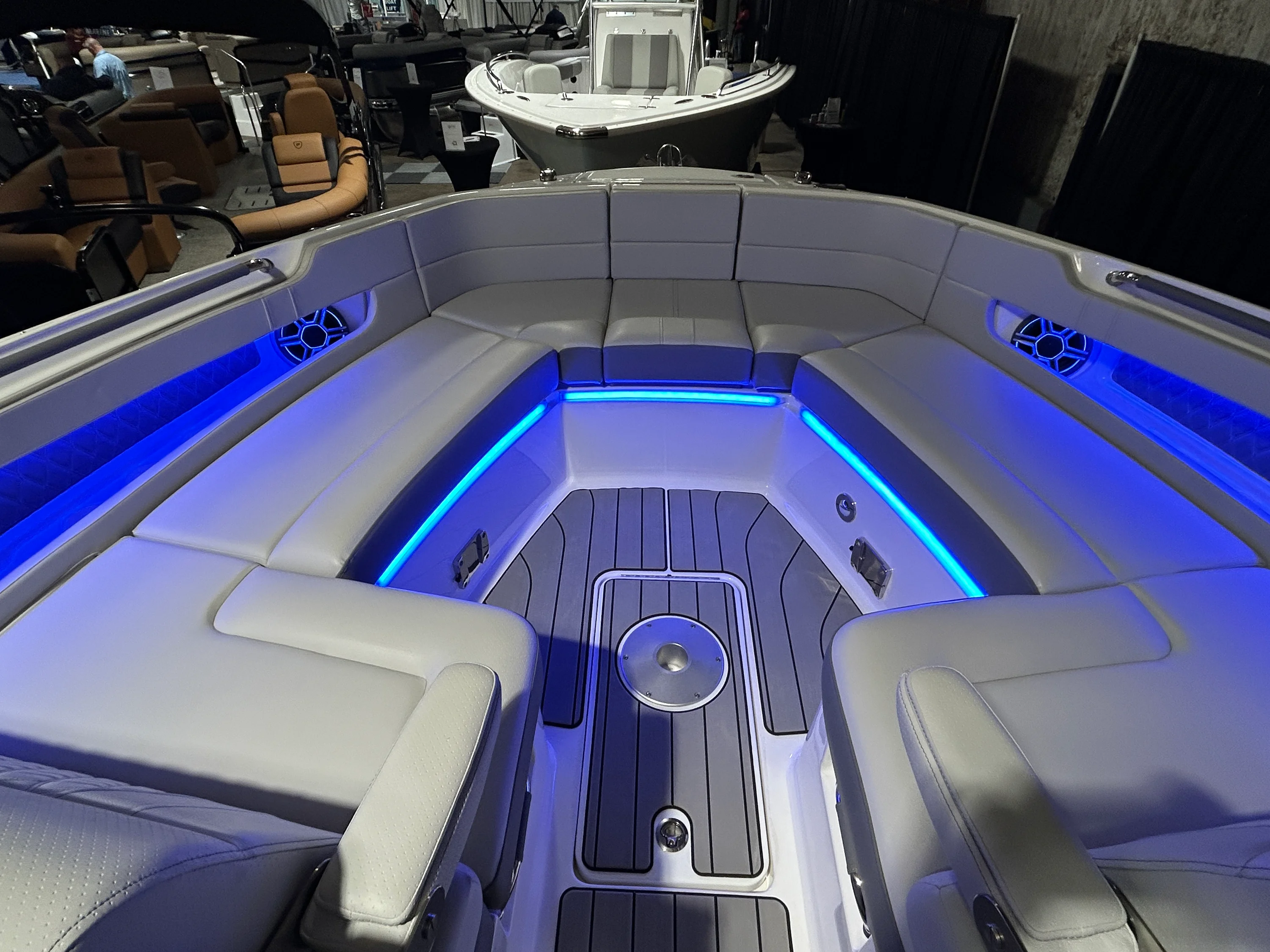 2026 Sea Ray SLX 310 Outboard Image Thumbnail #26