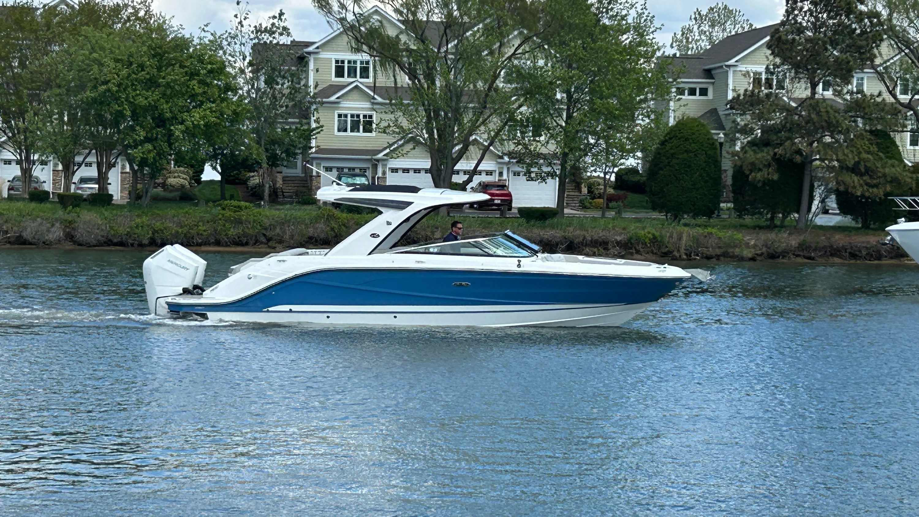 2026 Sea Ray SLX 310 Outboard Image Thumbnail #1