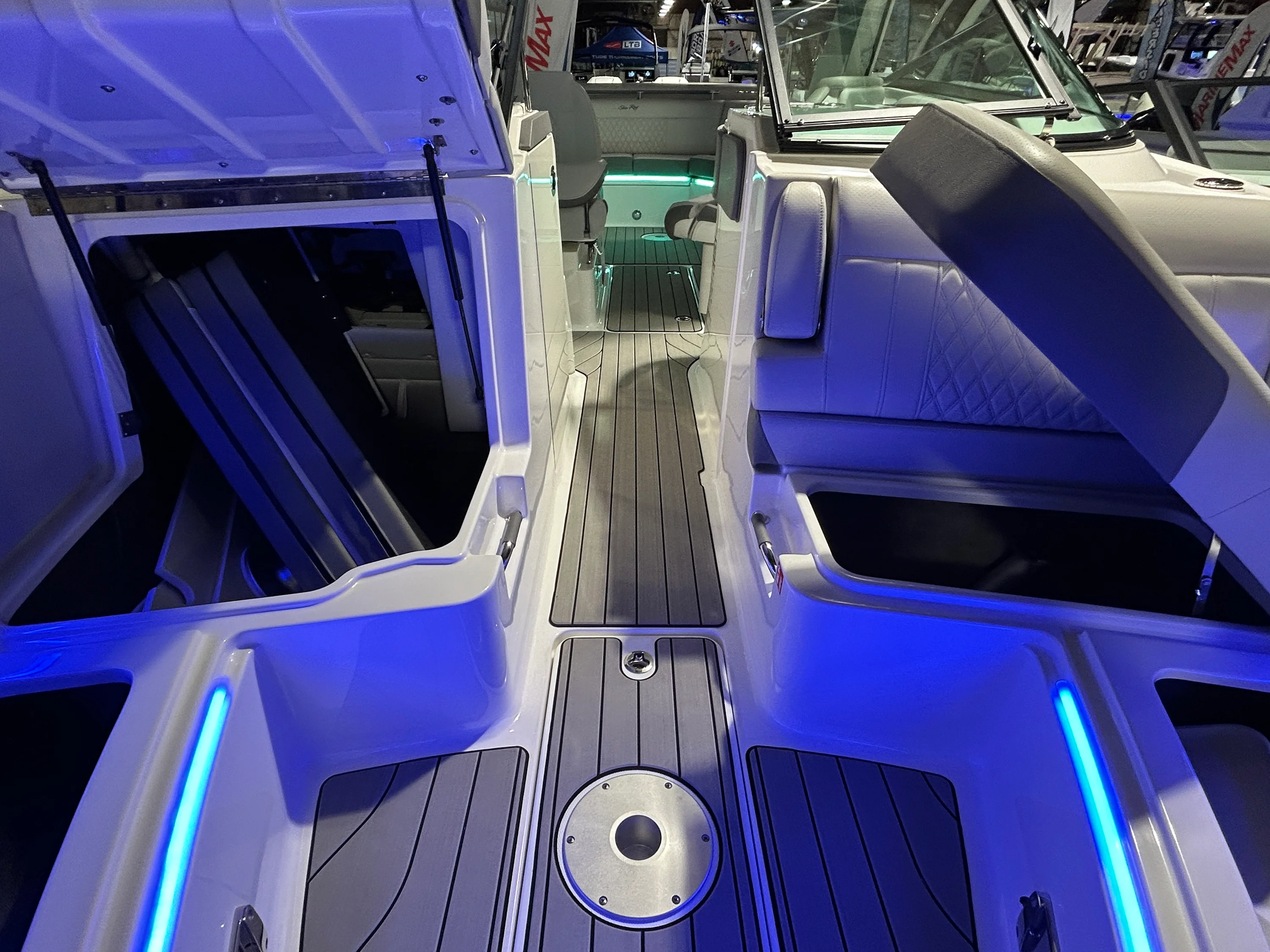 2026 Sea Ray SLX 310 Outboard Image Thumbnail #27