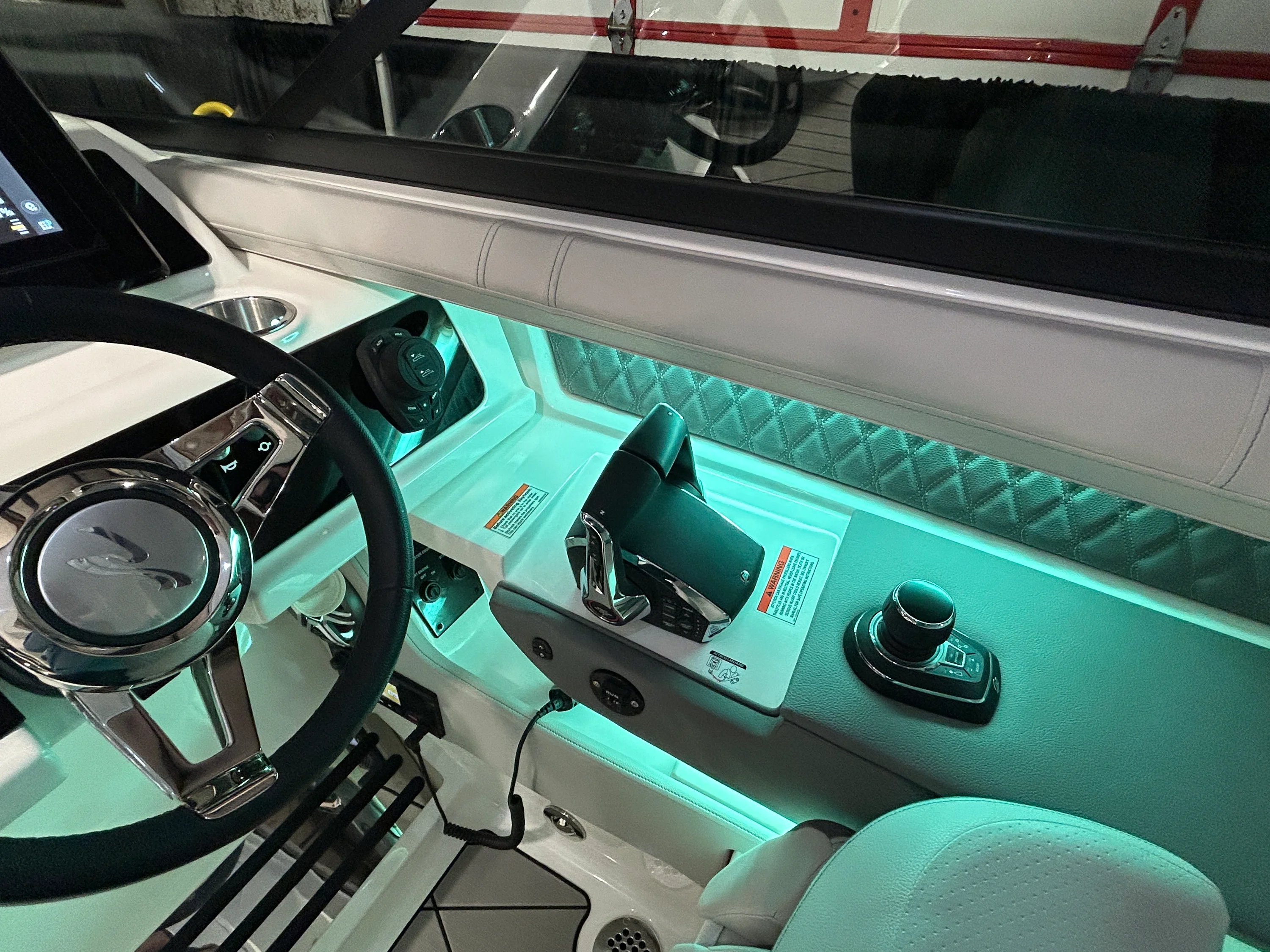 2026 Sea Ray SLX 310 Outboard Image Thumbnail #19