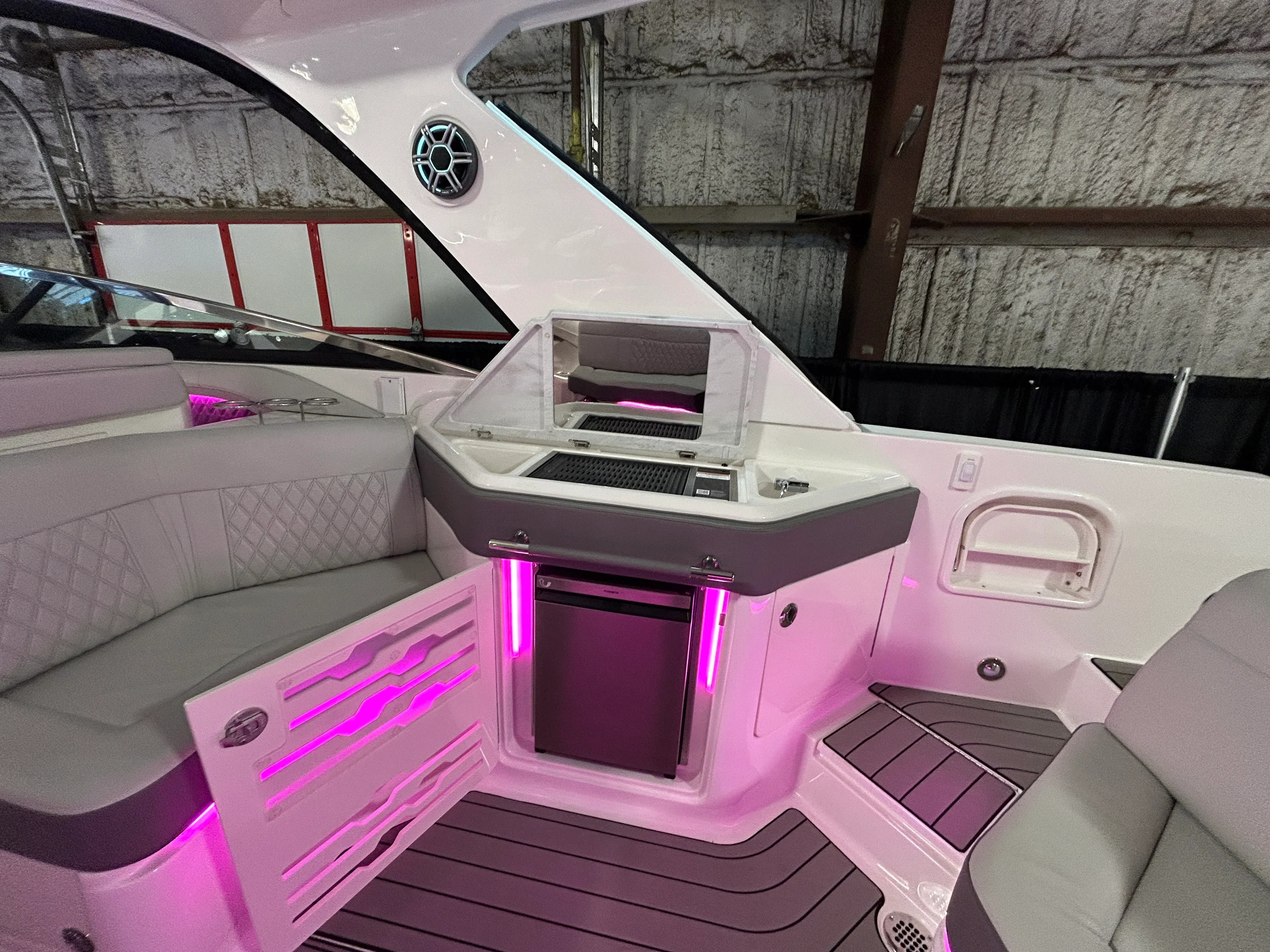 2026 Sea Ray SLX 310 Outboard Image Thumbnail #13