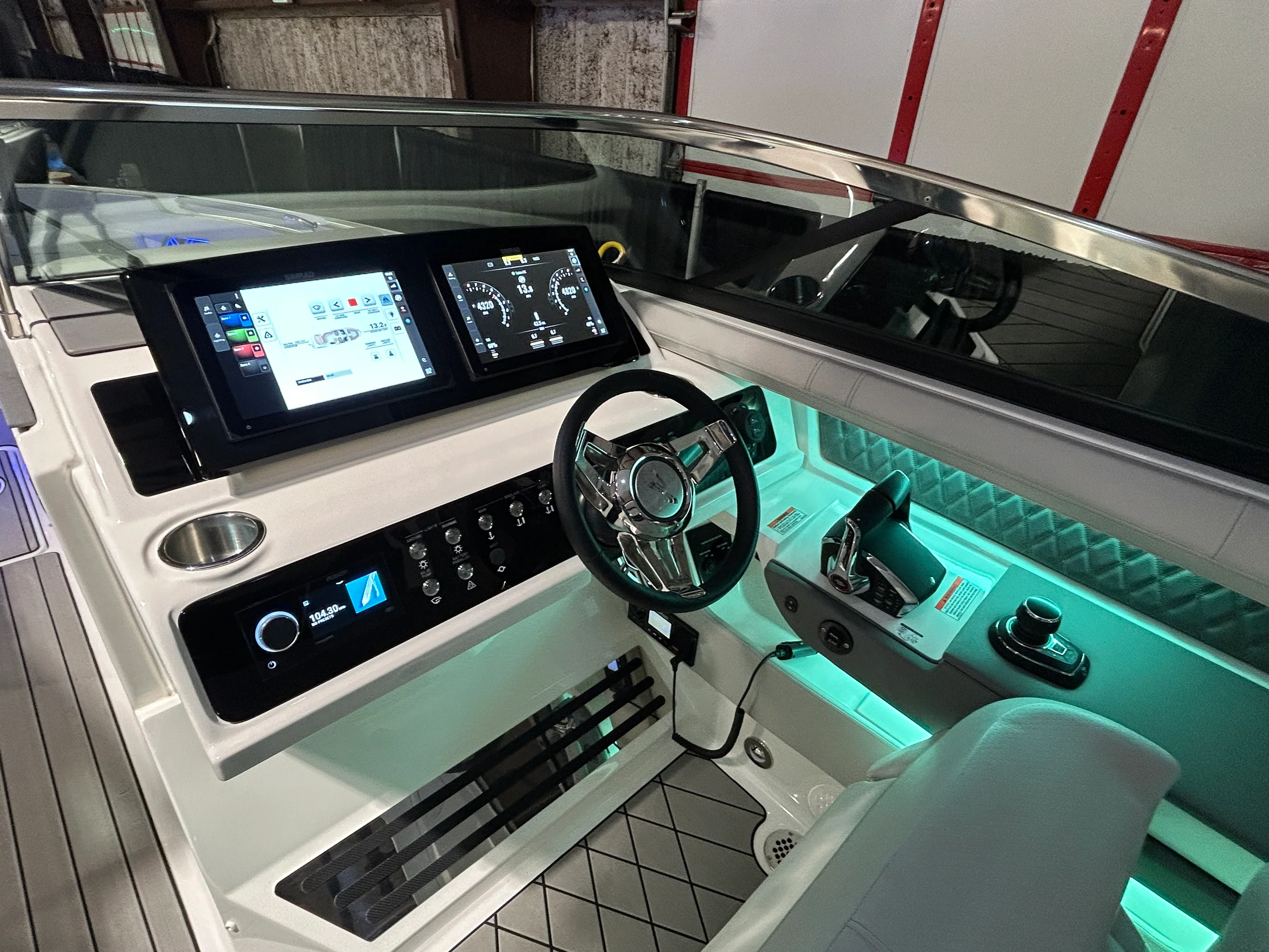 2026 Sea Ray SLX 310 Outboard Image Thumbnail #11