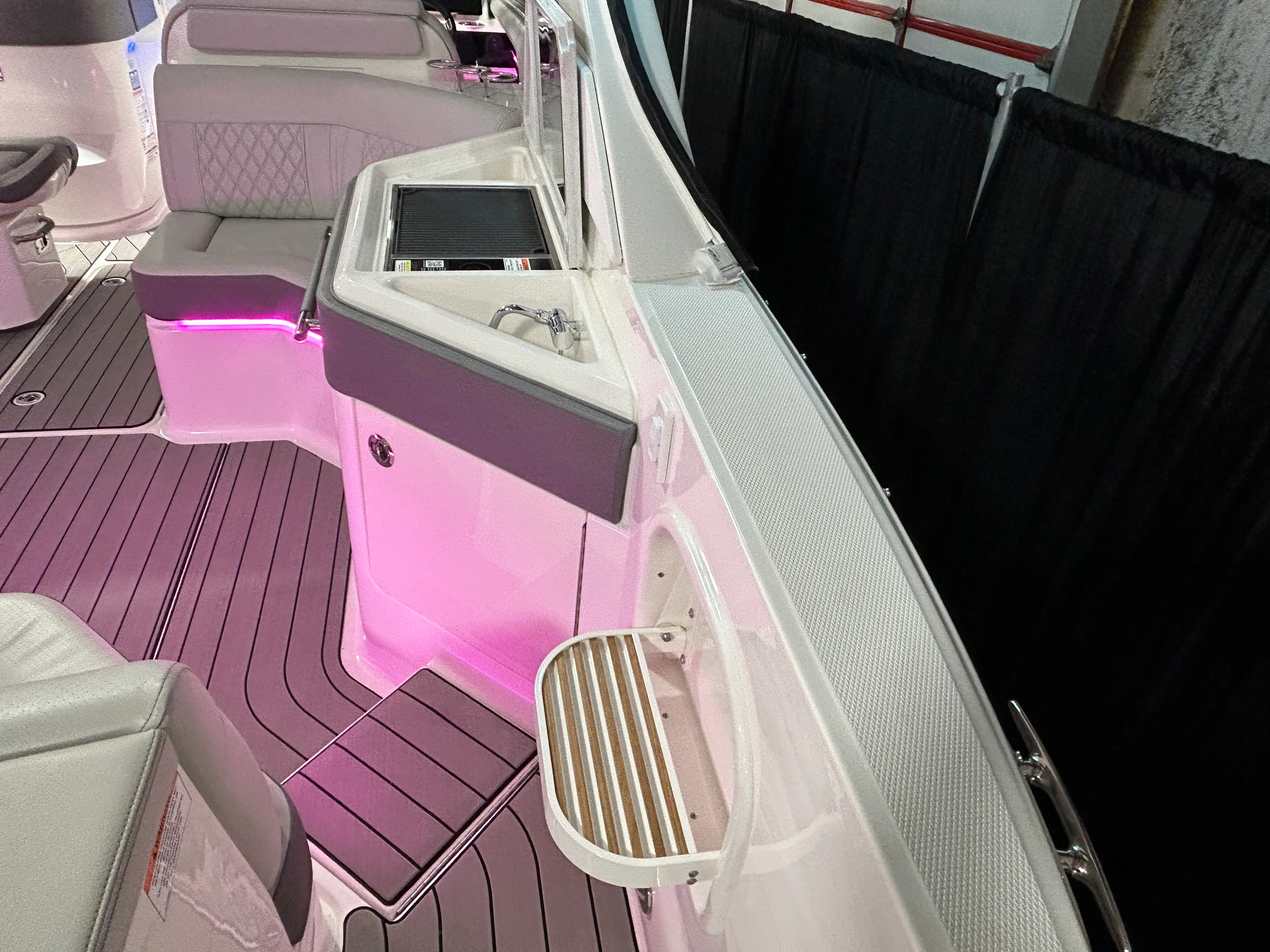 2026 Sea Ray SLX 310 Outboard Image Thumbnail #8