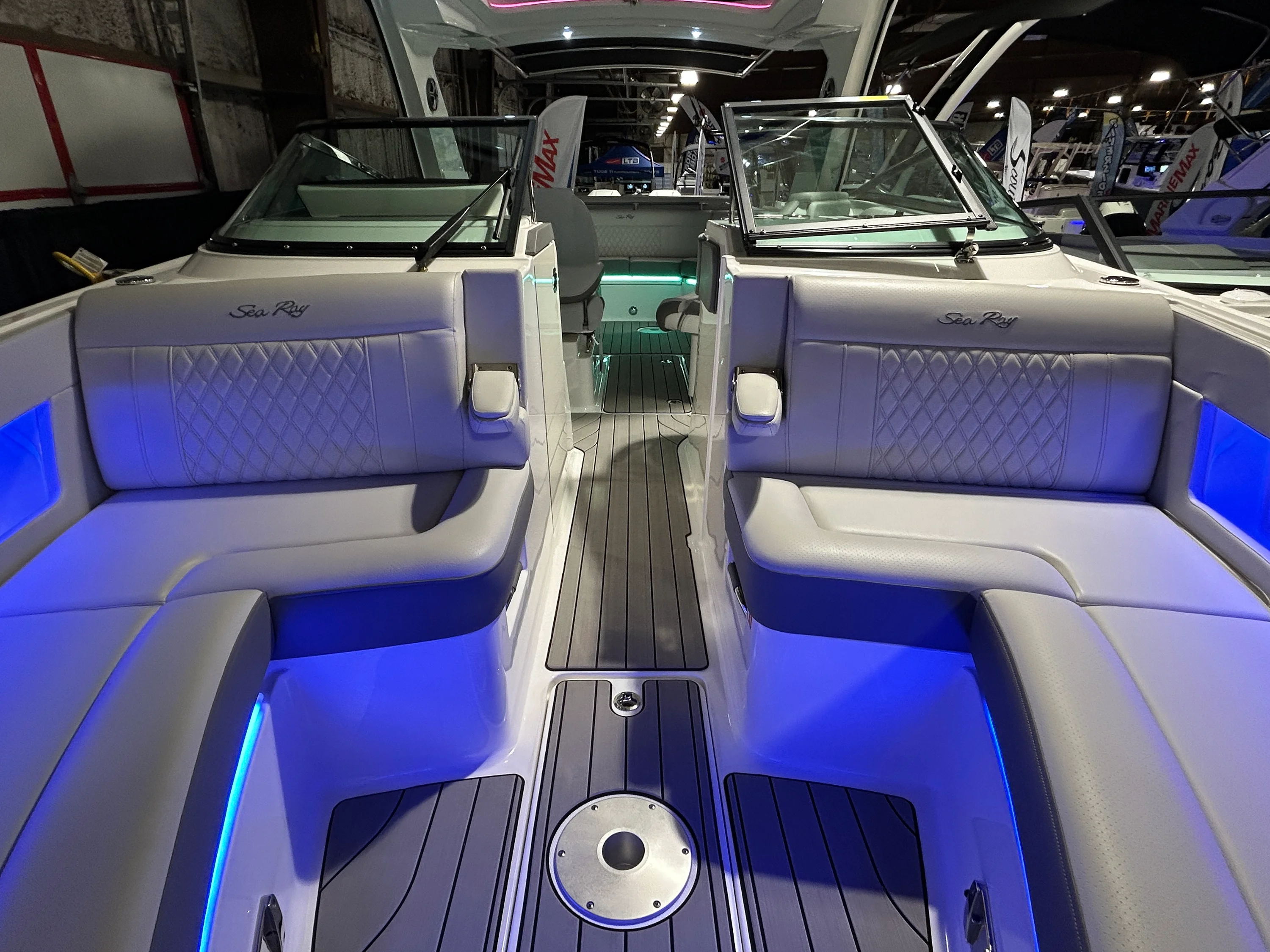 2026 Sea Ray SLX 310 Outboard Image Thumbnail #25