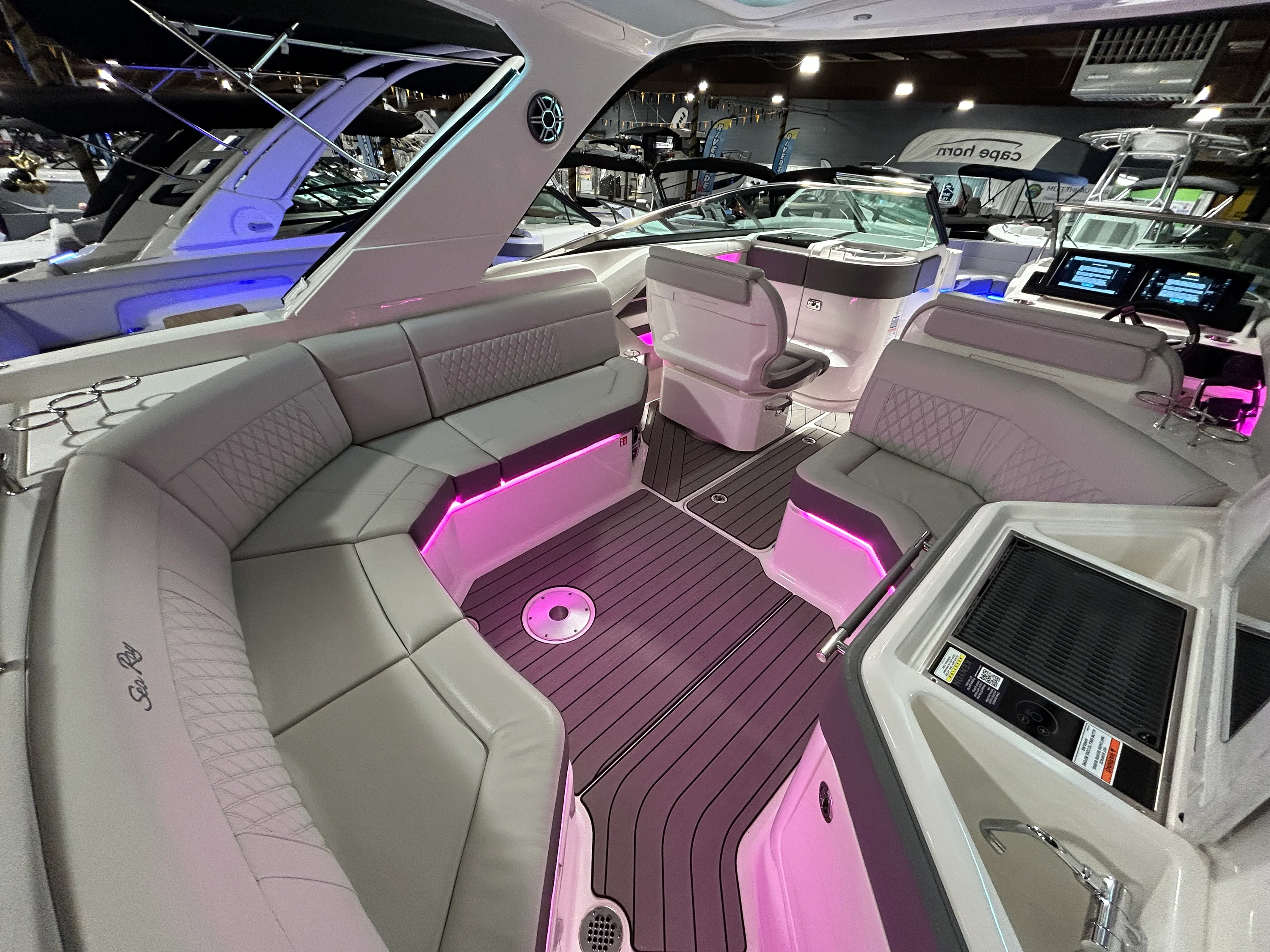 2026 Sea Ray SLX 310 Outboard Image Thumbnail #10