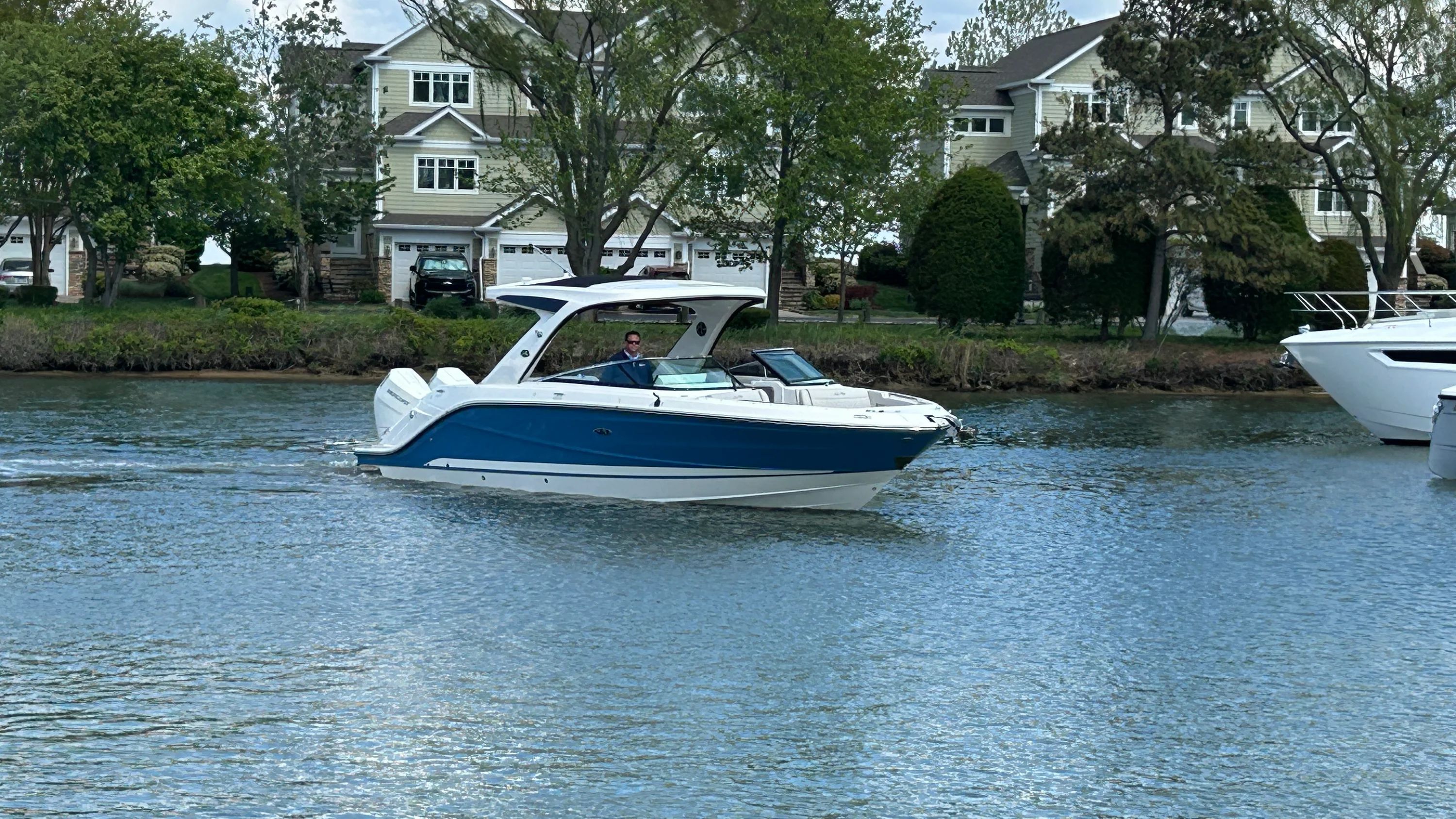 2026 Sea Ray SLX 310 Outboard Image Thumbnail #2