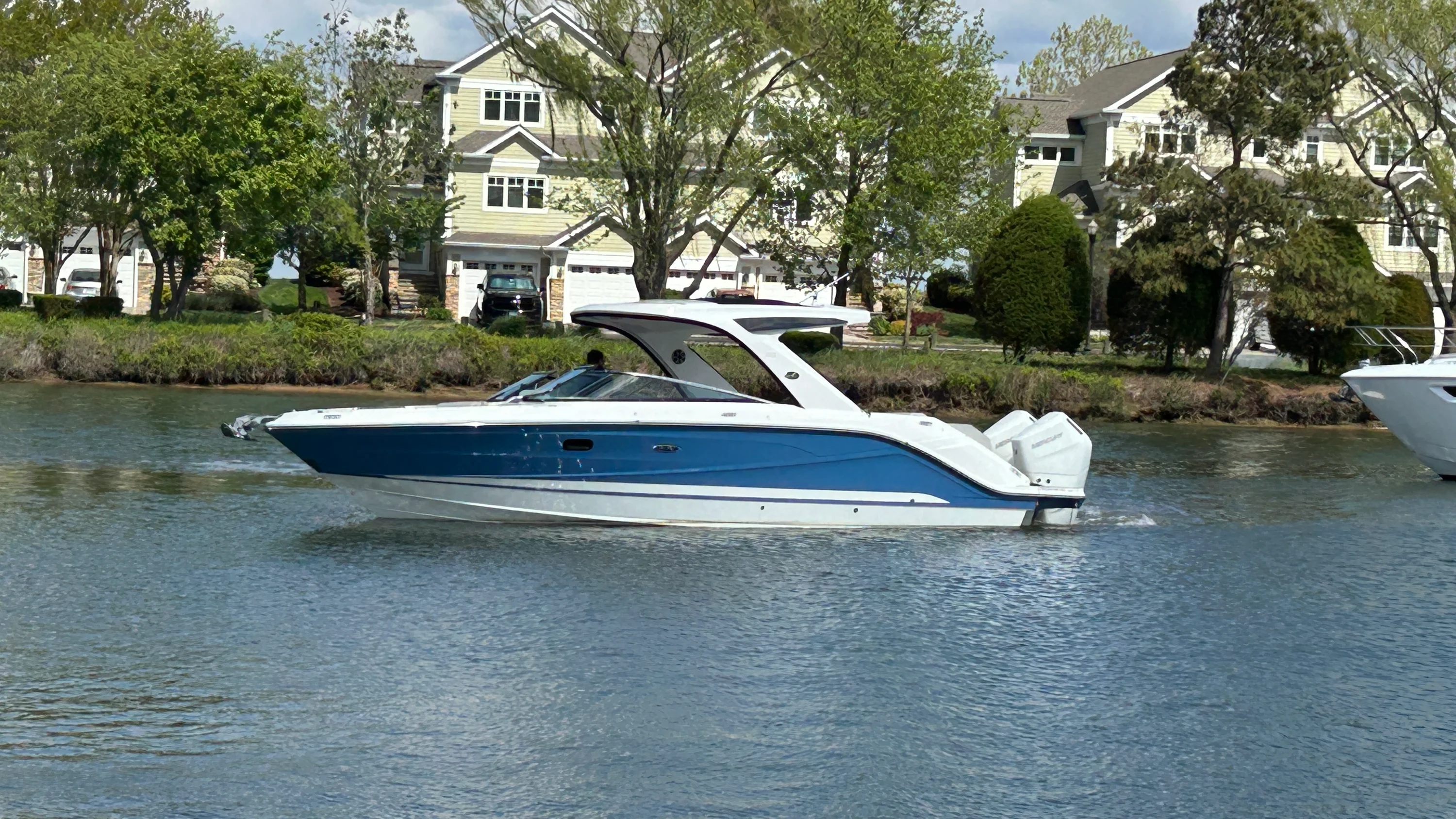 2026 Sea Ray SLX 310 Outboard Image Thumbnail #7