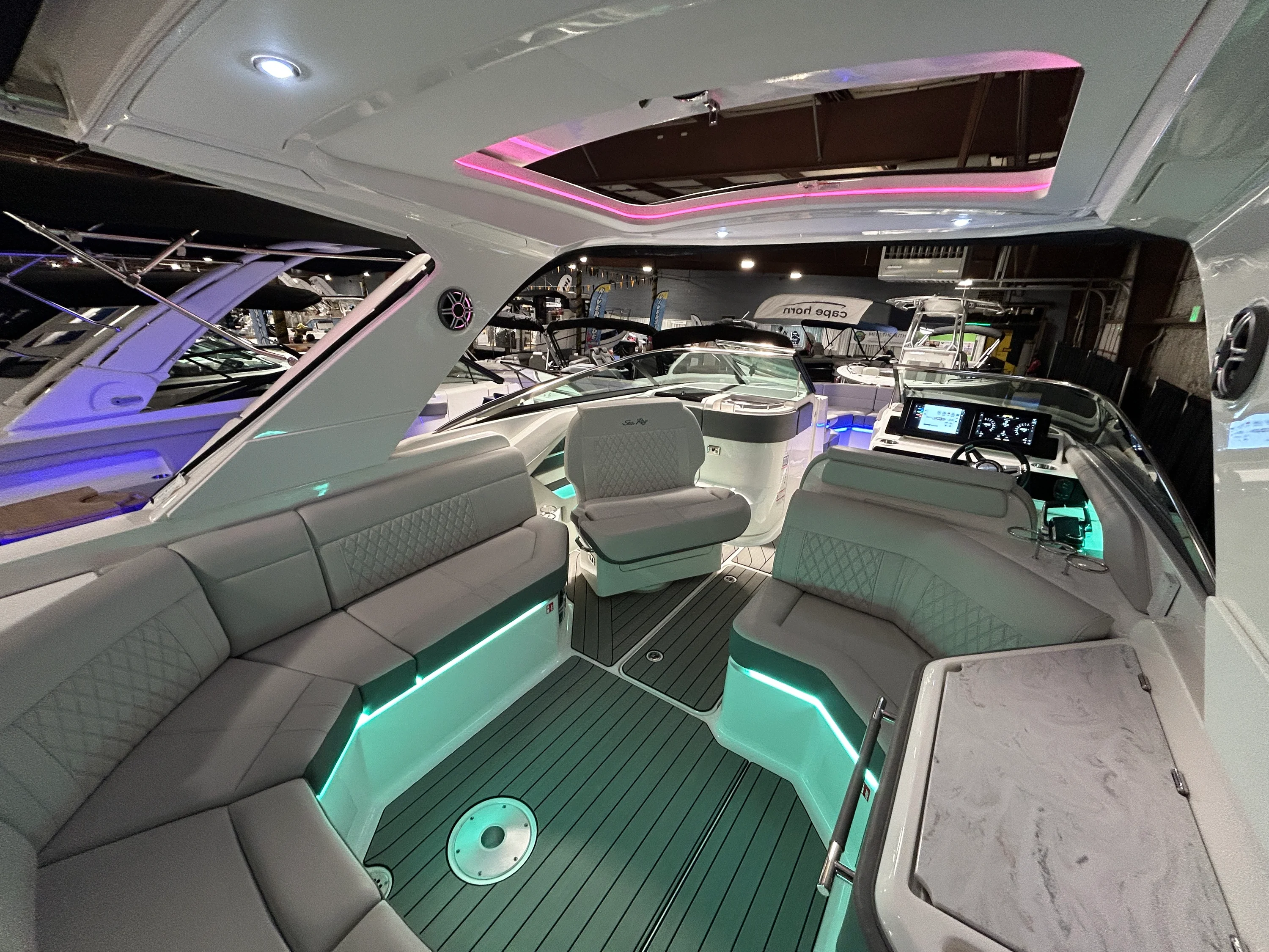 2026 Sea Ray SLX 310 Outboard Image Thumbnail #9