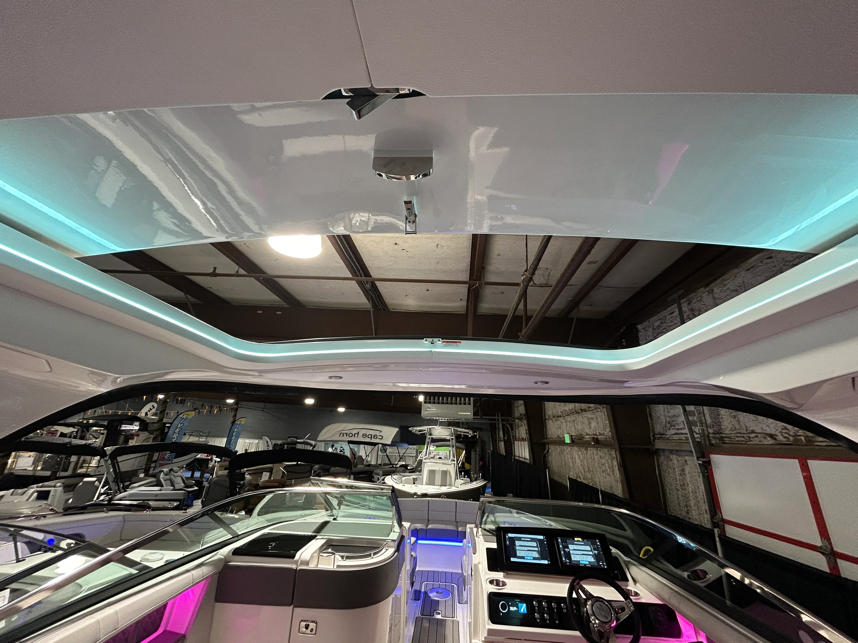 2026 Sea Ray SLX 310 Outboard Image Thumbnail #15