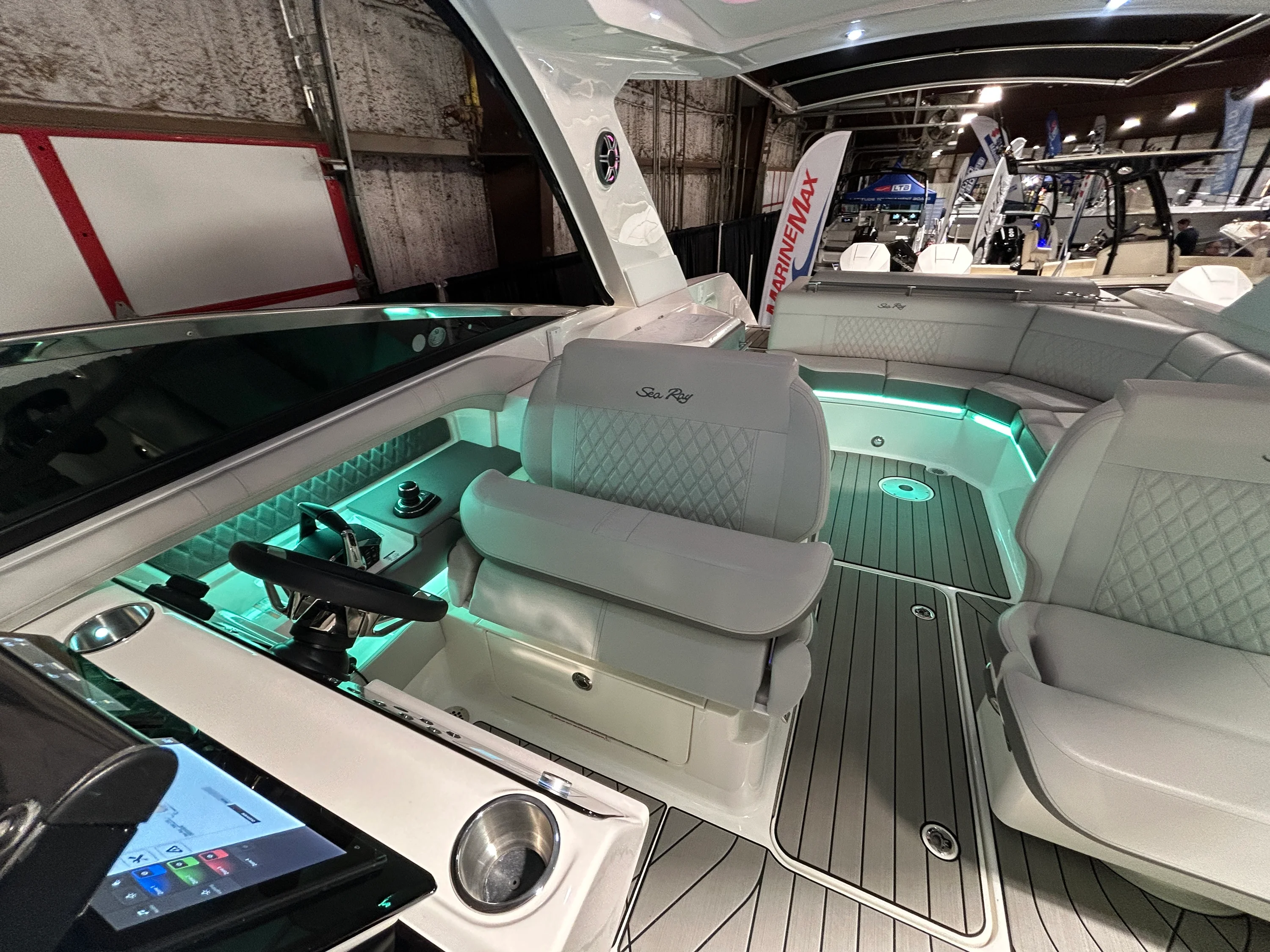 2026 Sea Ray SLX 310 Outboard Image Thumbnail #18