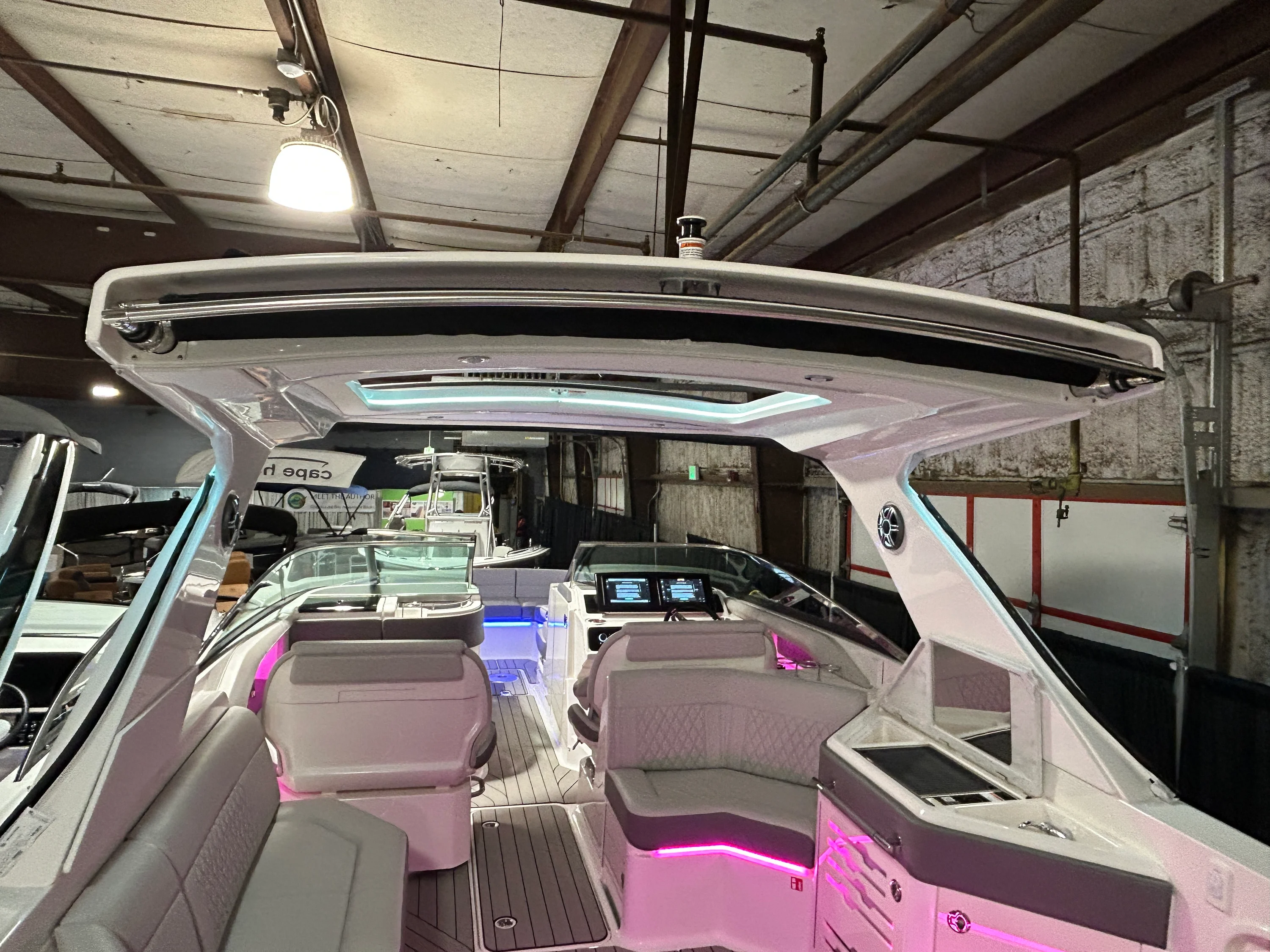 2026 Sea Ray SLX 310 Outboard Image Thumbnail #7