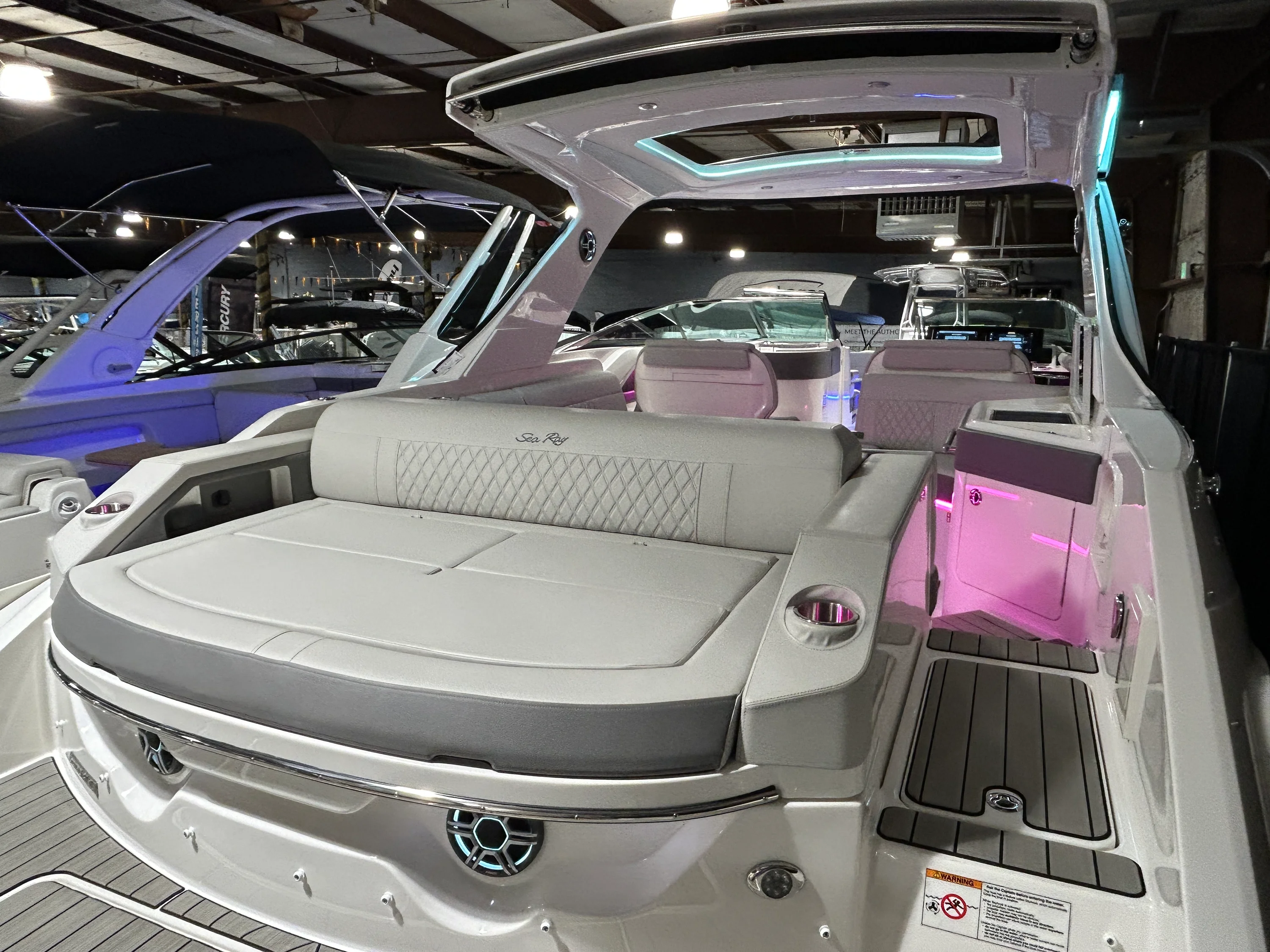 2026 Sea Ray SLX 310 Outboard Image Thumbnail #5